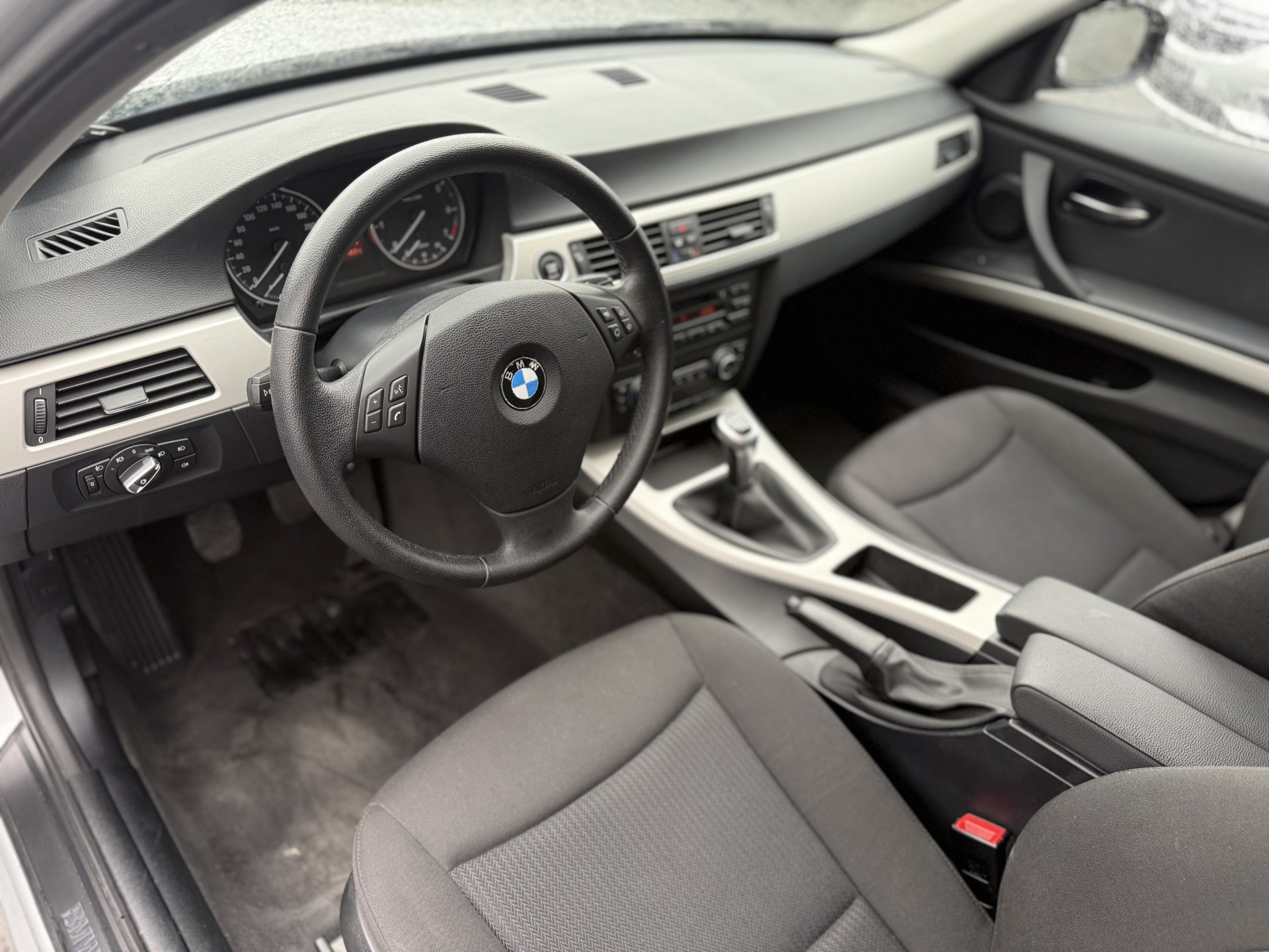 BMW 316i Touring-image-8