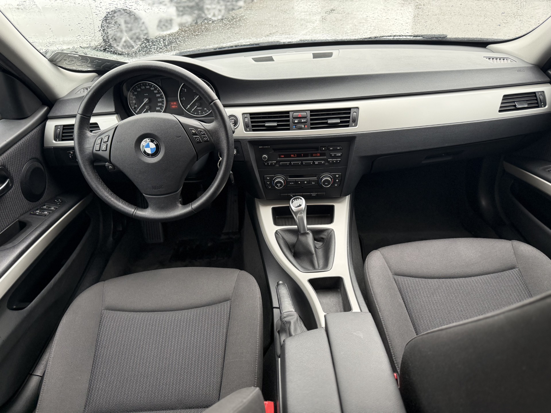 BMW 316i Touring-image-7