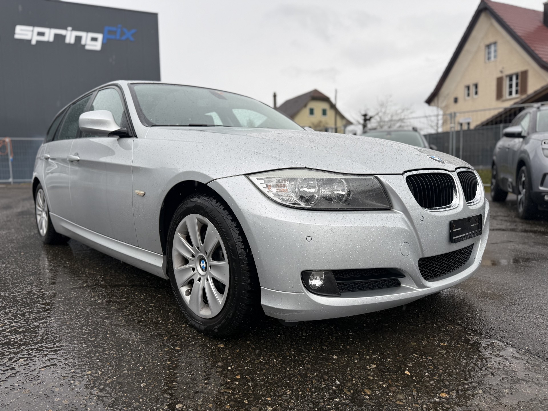 BMW 316i Touring-showroom-element-3