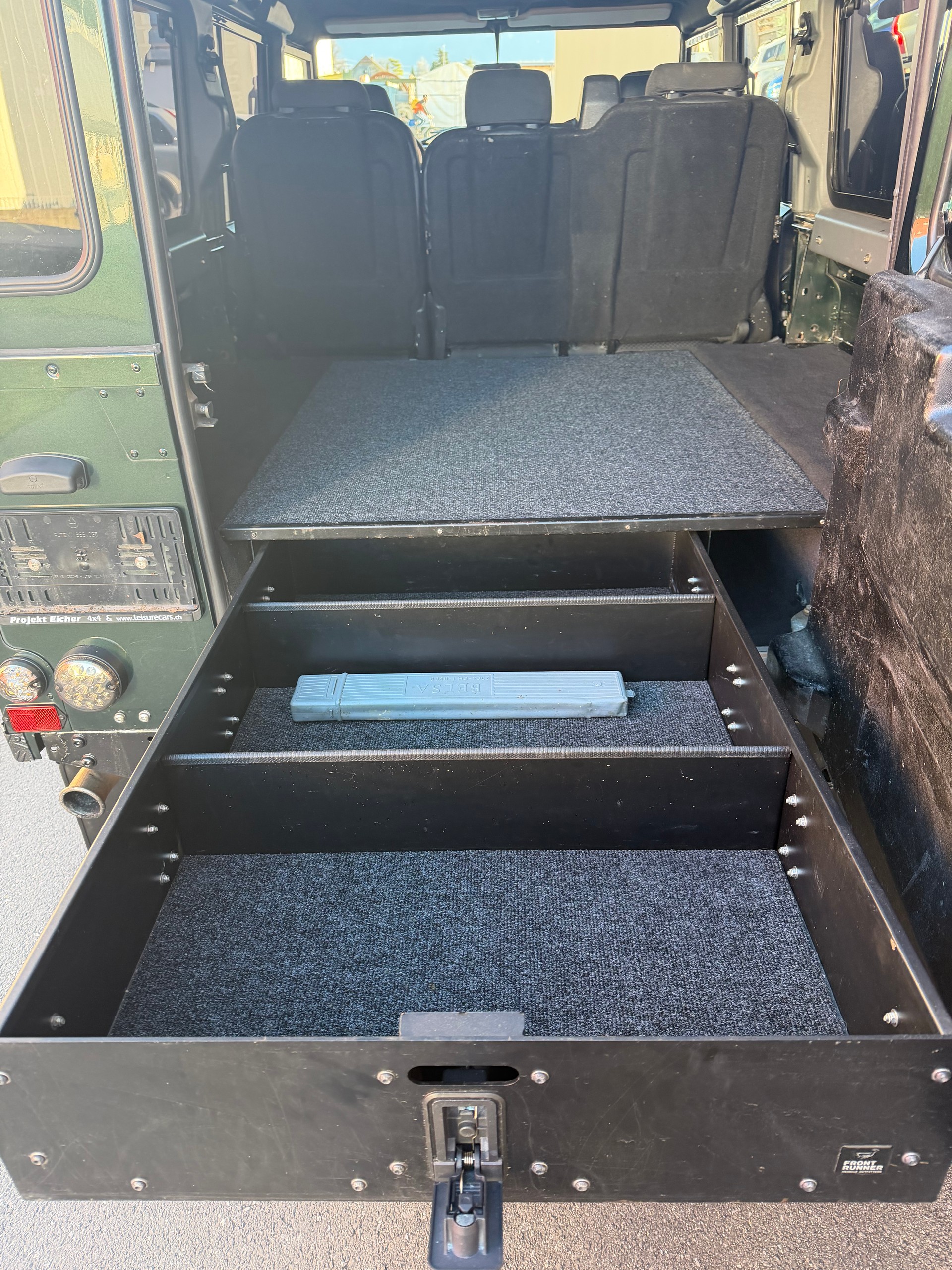 LAND ROVER Defender 110 TD5 *Epsom*-image-11