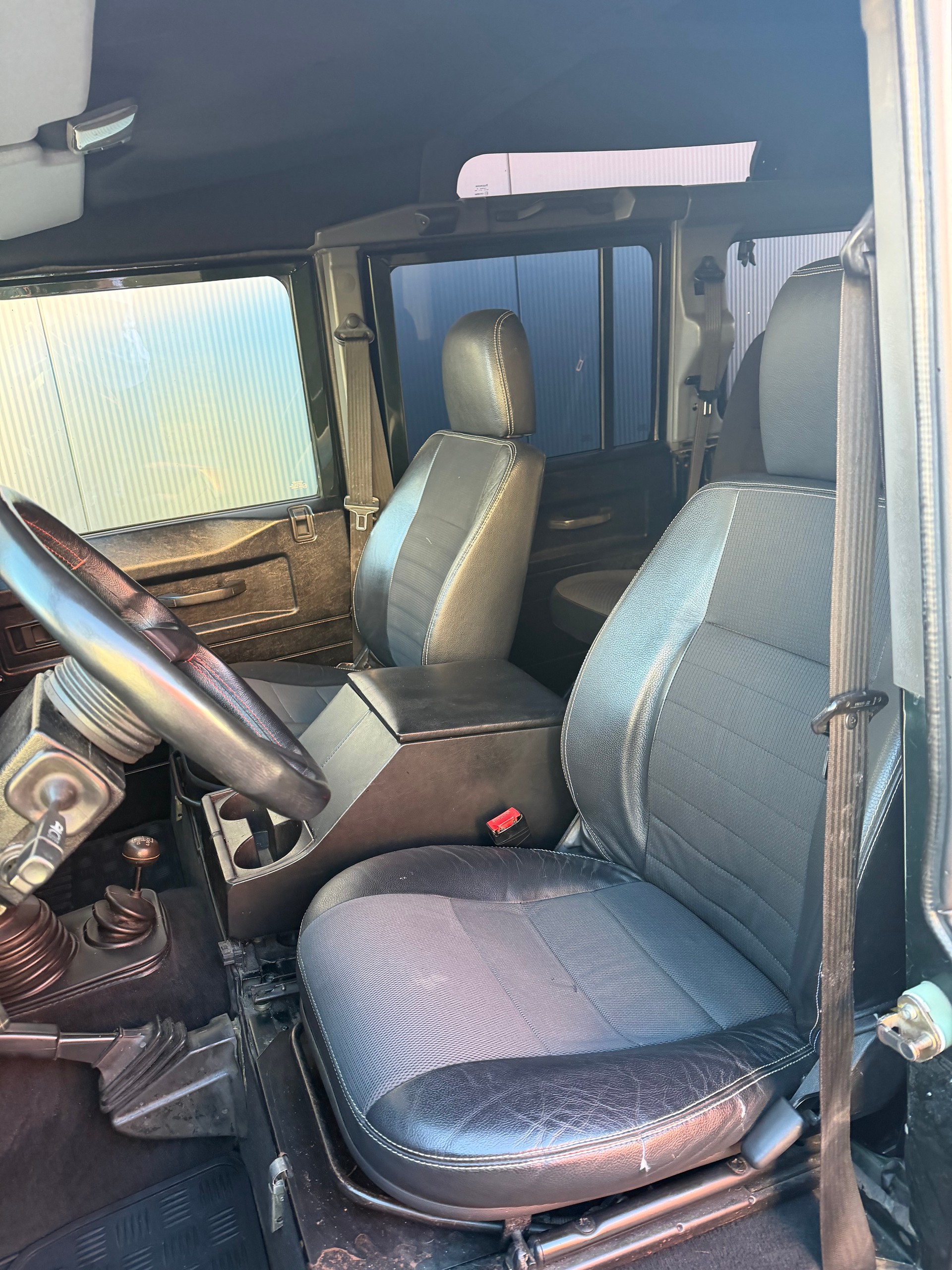 LAND ROVER Defender 110 TD5 *Epsom*-image-6