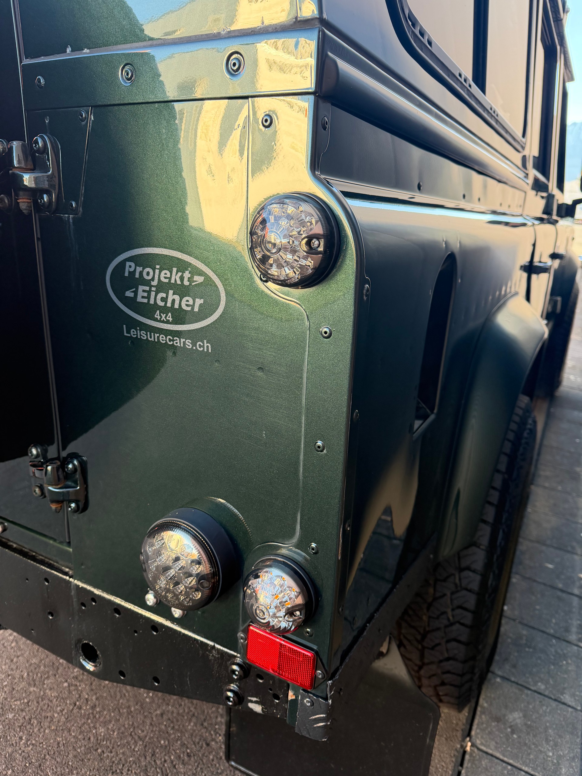 LAND ROVER Defender 110 TD5 *Epsom*-image-16