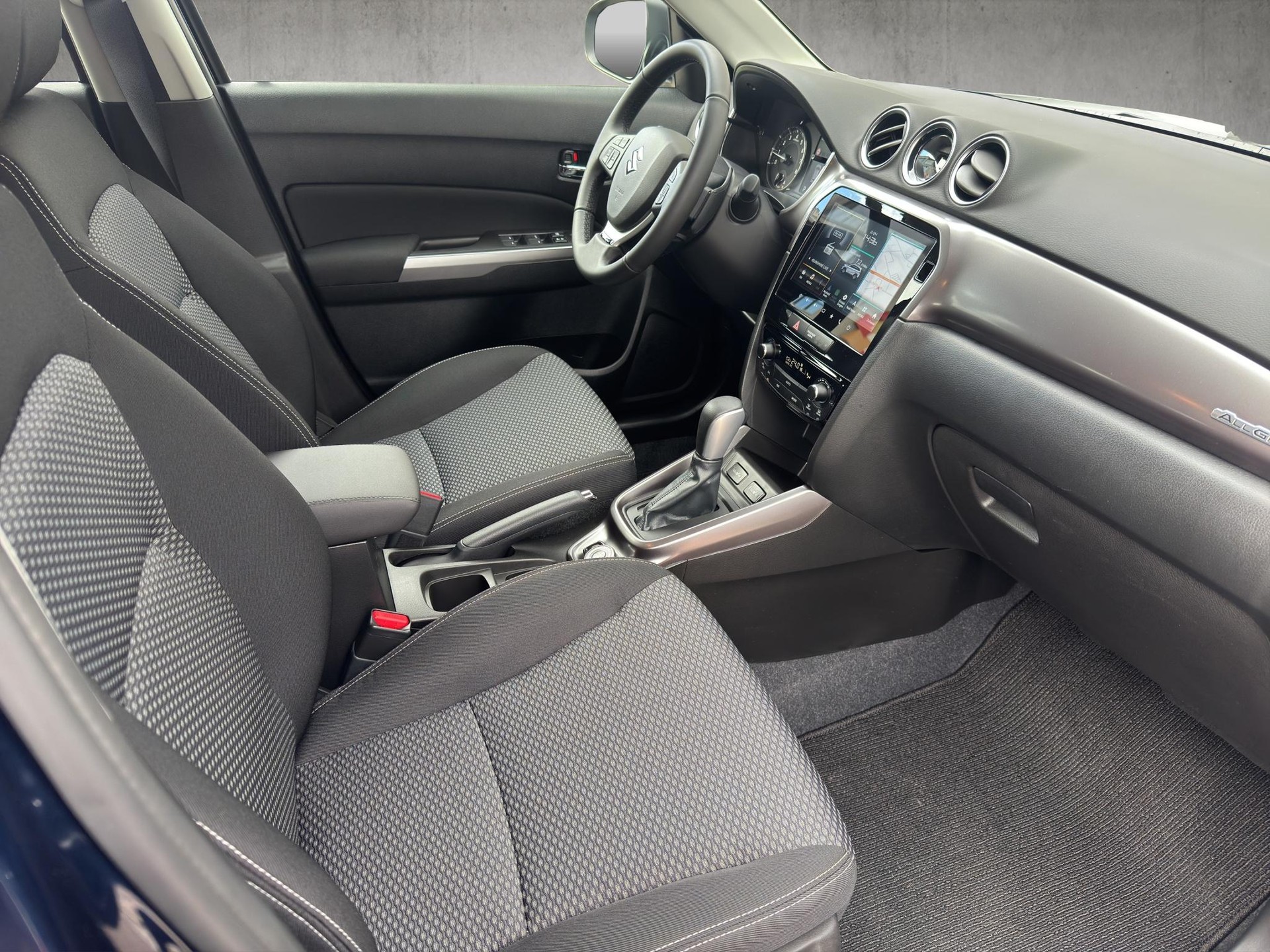 SUZUKI Vitara 1.4 T Sakura Hybrid 4x4-image-9