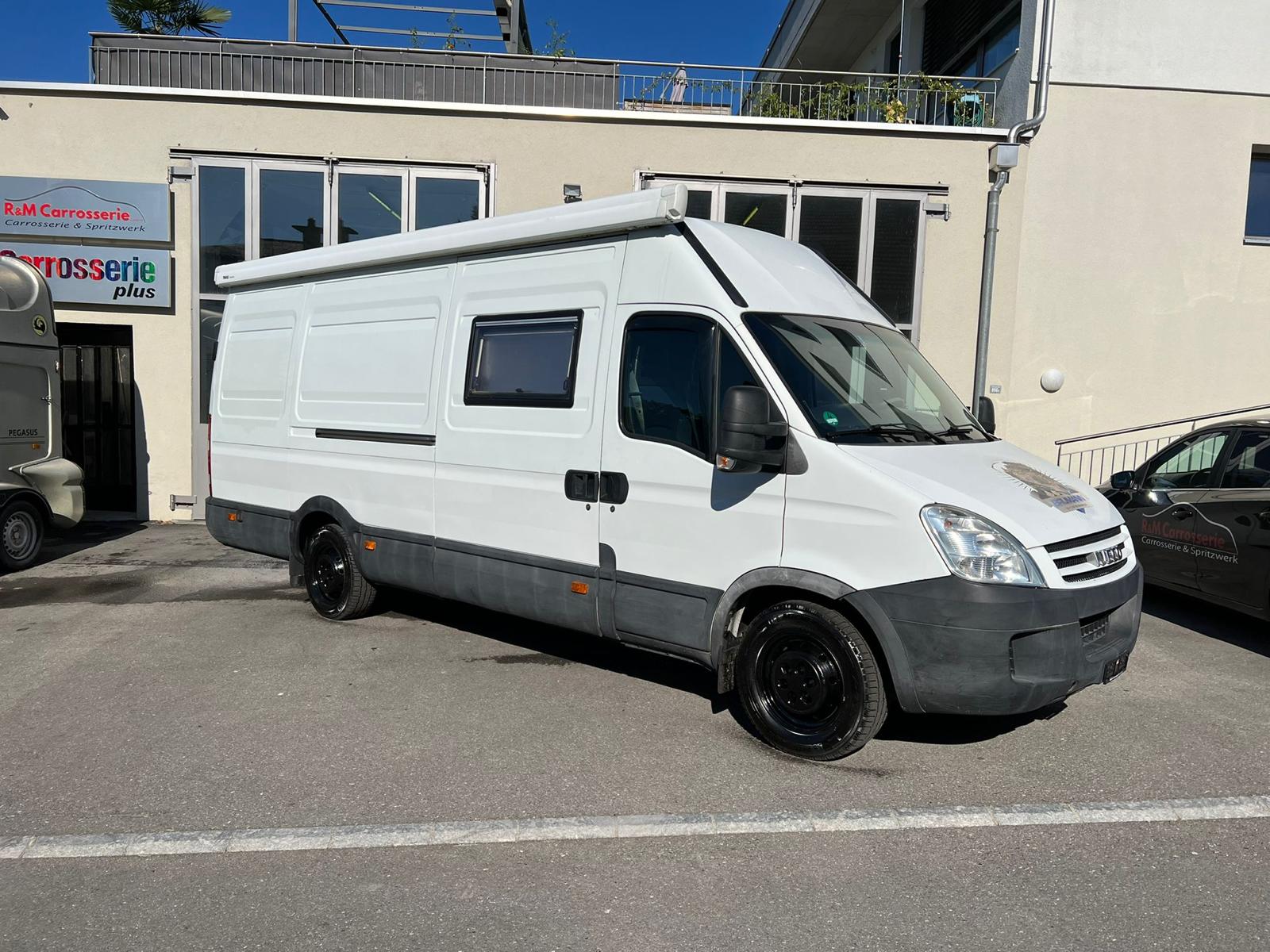 IVECO 35S18V Daily-image-0
