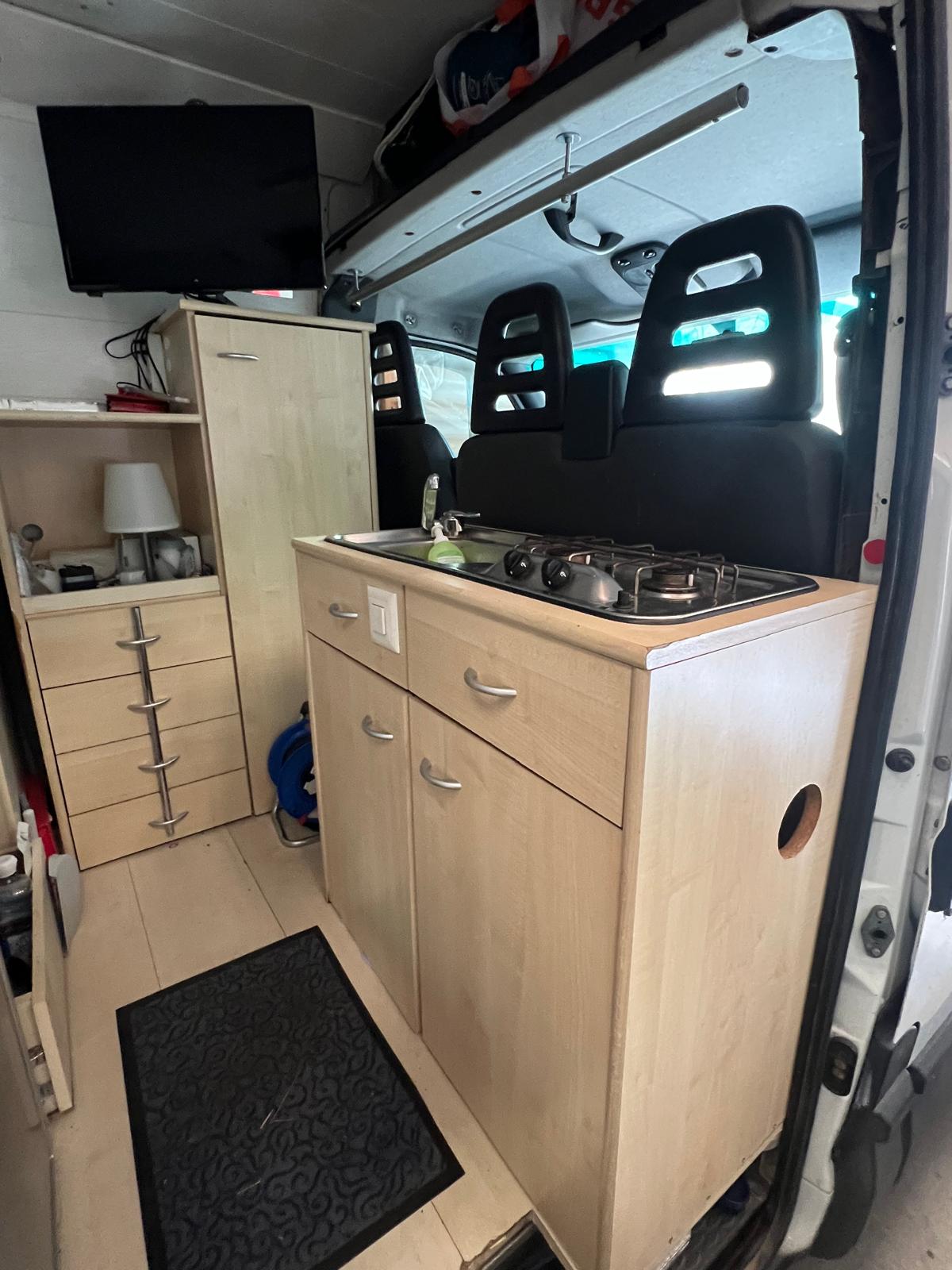 IVECO 35S18V Daily-image-2