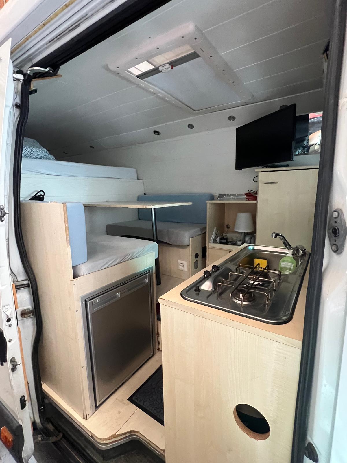IVECO 35S18V Daily-image-1