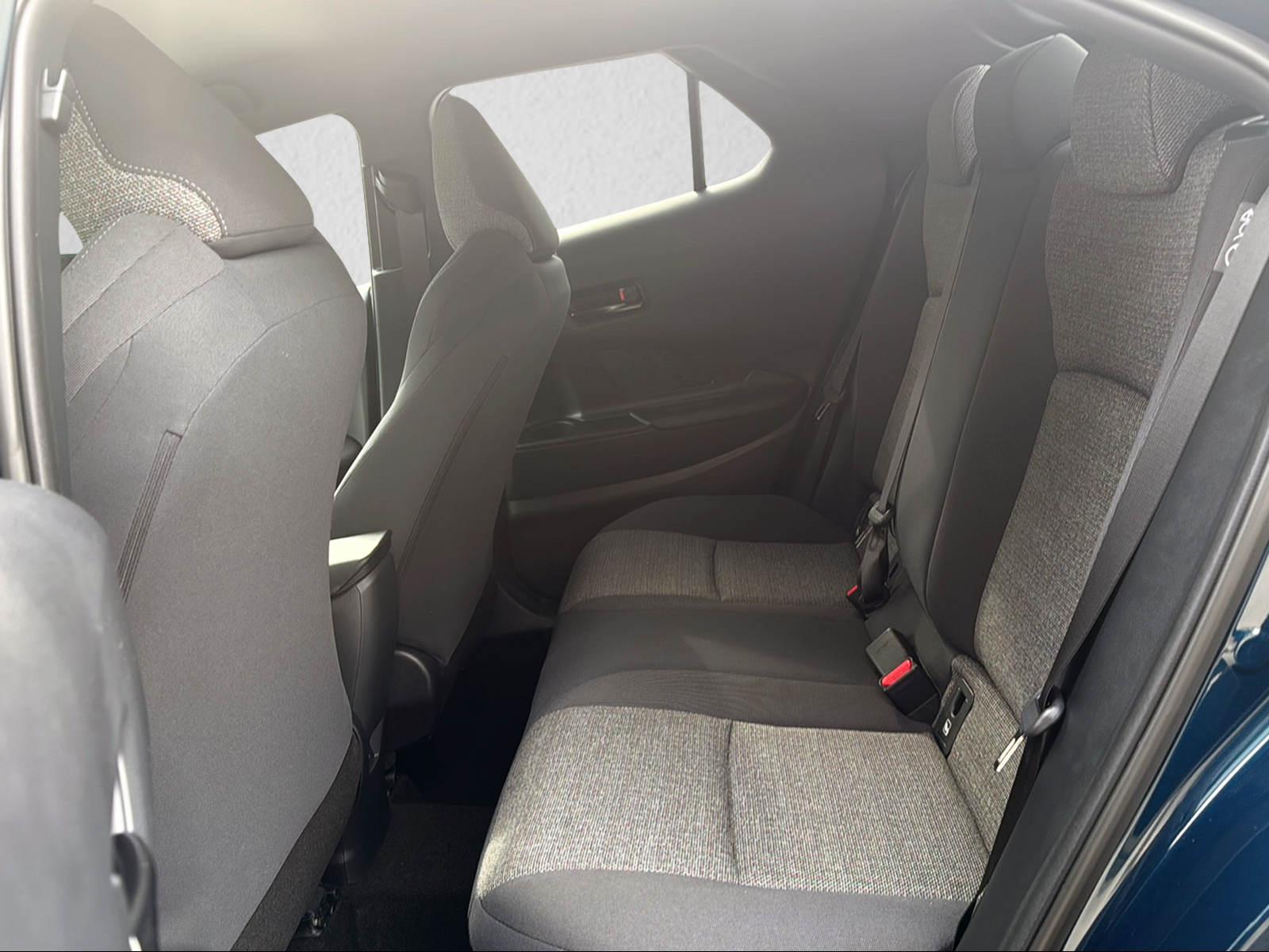 TOYOTA C-HR 2.0 HEV Swiss Edition 4x4-image-6