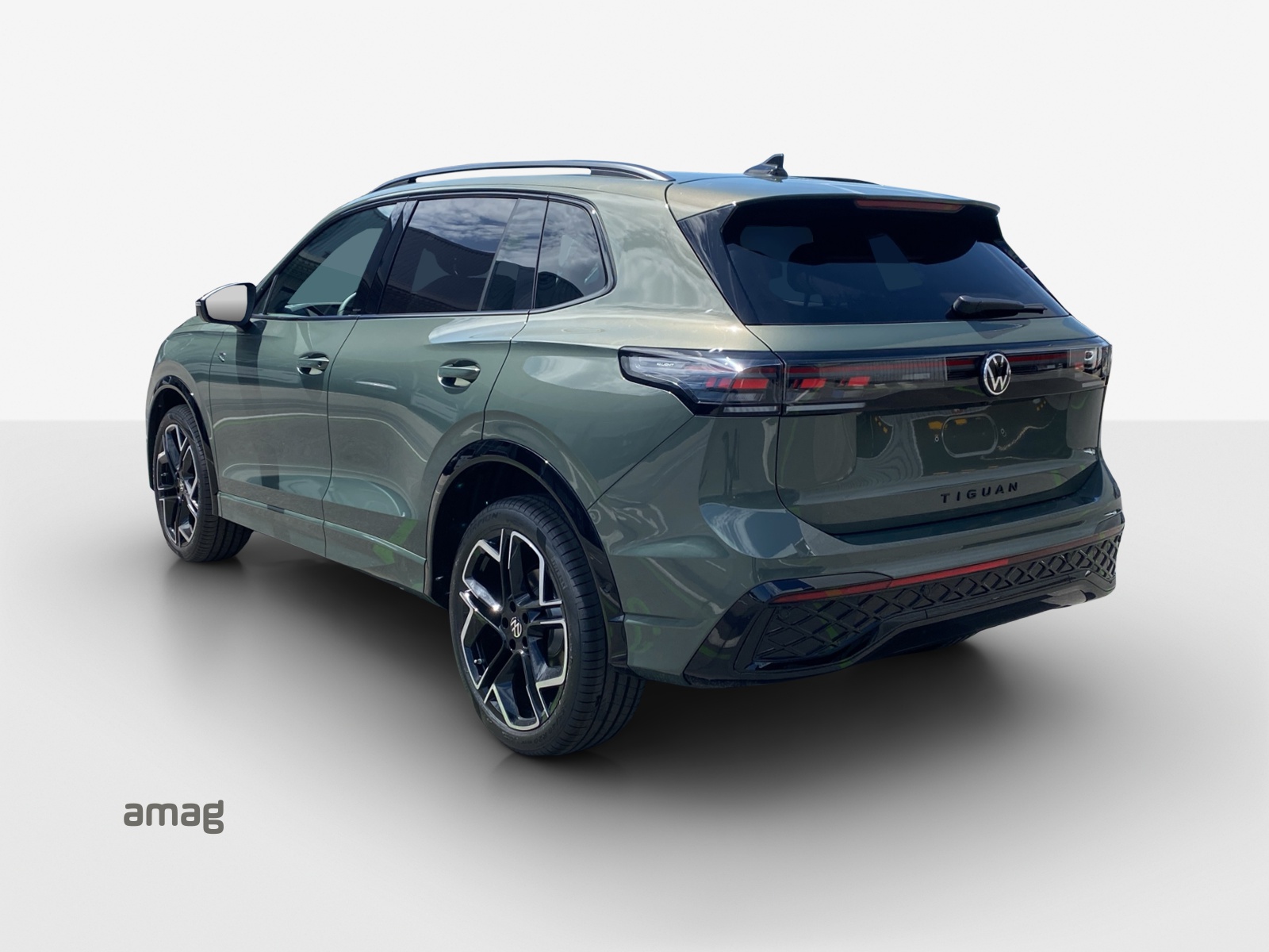 VW Tiguan 2.0 TSI DSG R-Line 4Motion-image-2
