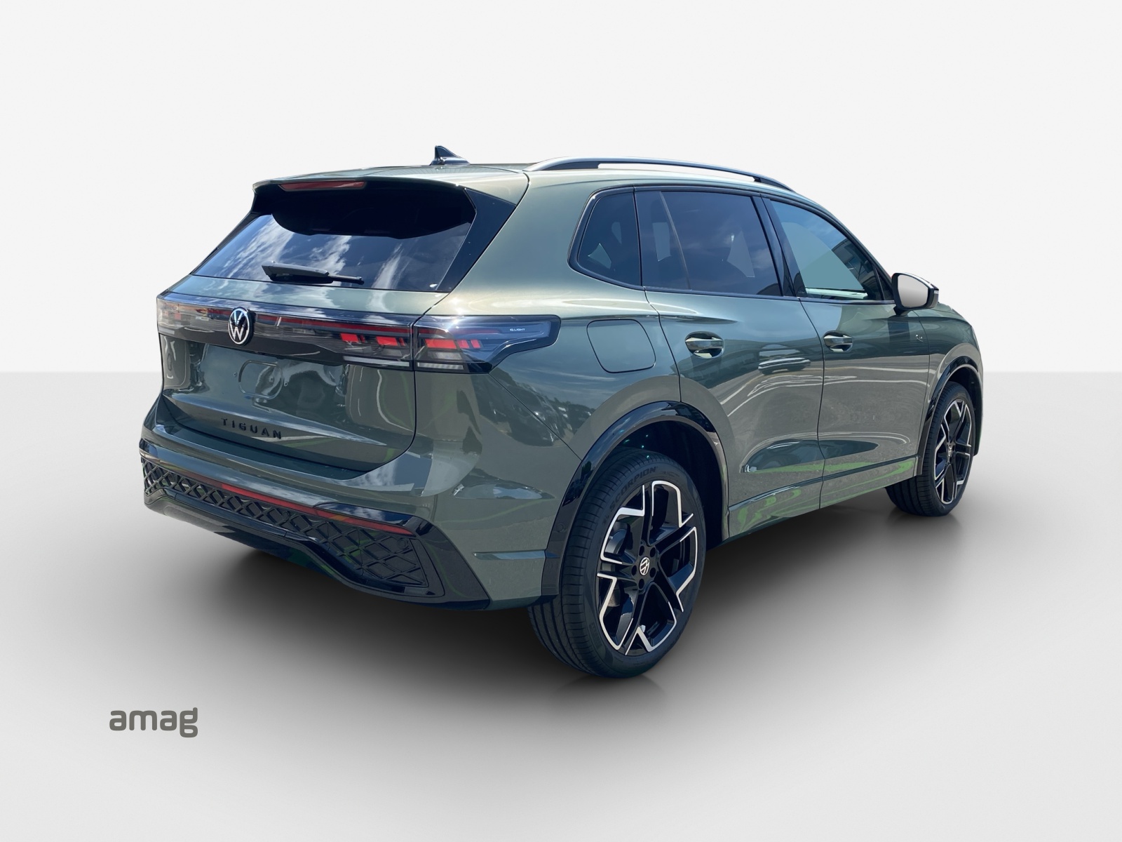 VW Tiguan 2.0 TSI DSG R-Line 4Motion-image-4
