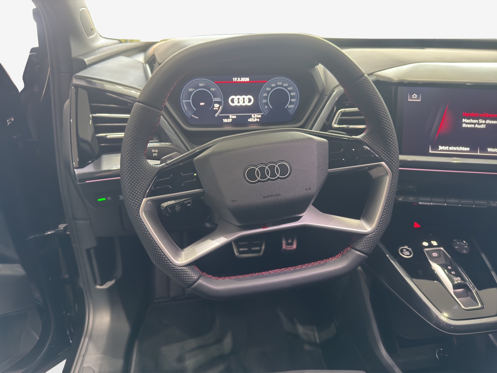AUDI Q4 e-tron 45 Edition Swiss Ski quattro-image-8
