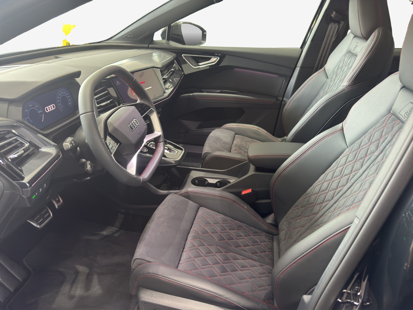 AUDI Q4 e-tron 45 Edition Swiss Ski quattro-image-7