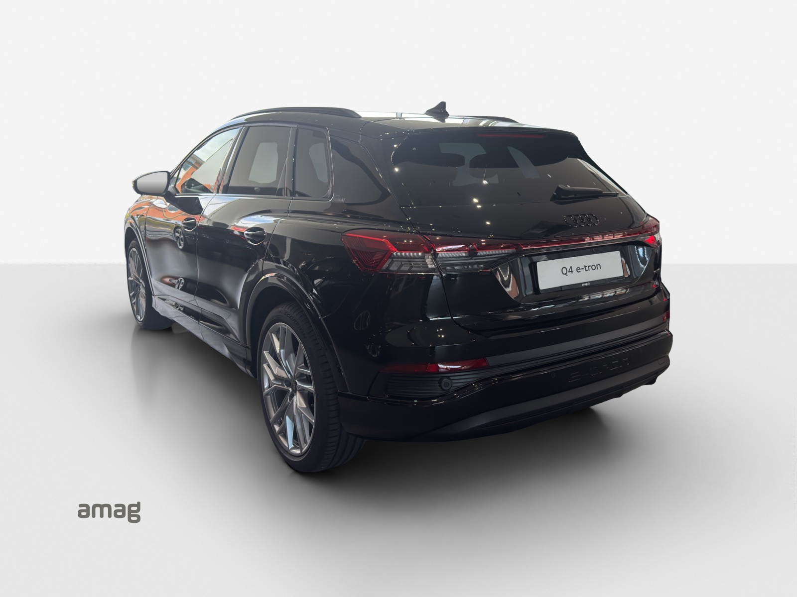 AUDI Q4 e-tron 45 Edition Swiss Ski quattro-image-3
