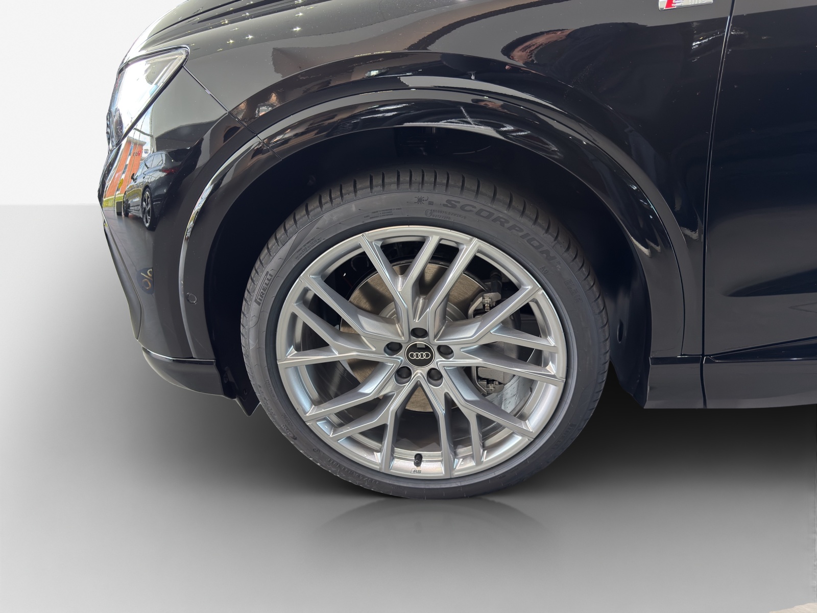 AUDI Q4 e-tron 45 Edition Swiss Ski quattro-image-13
