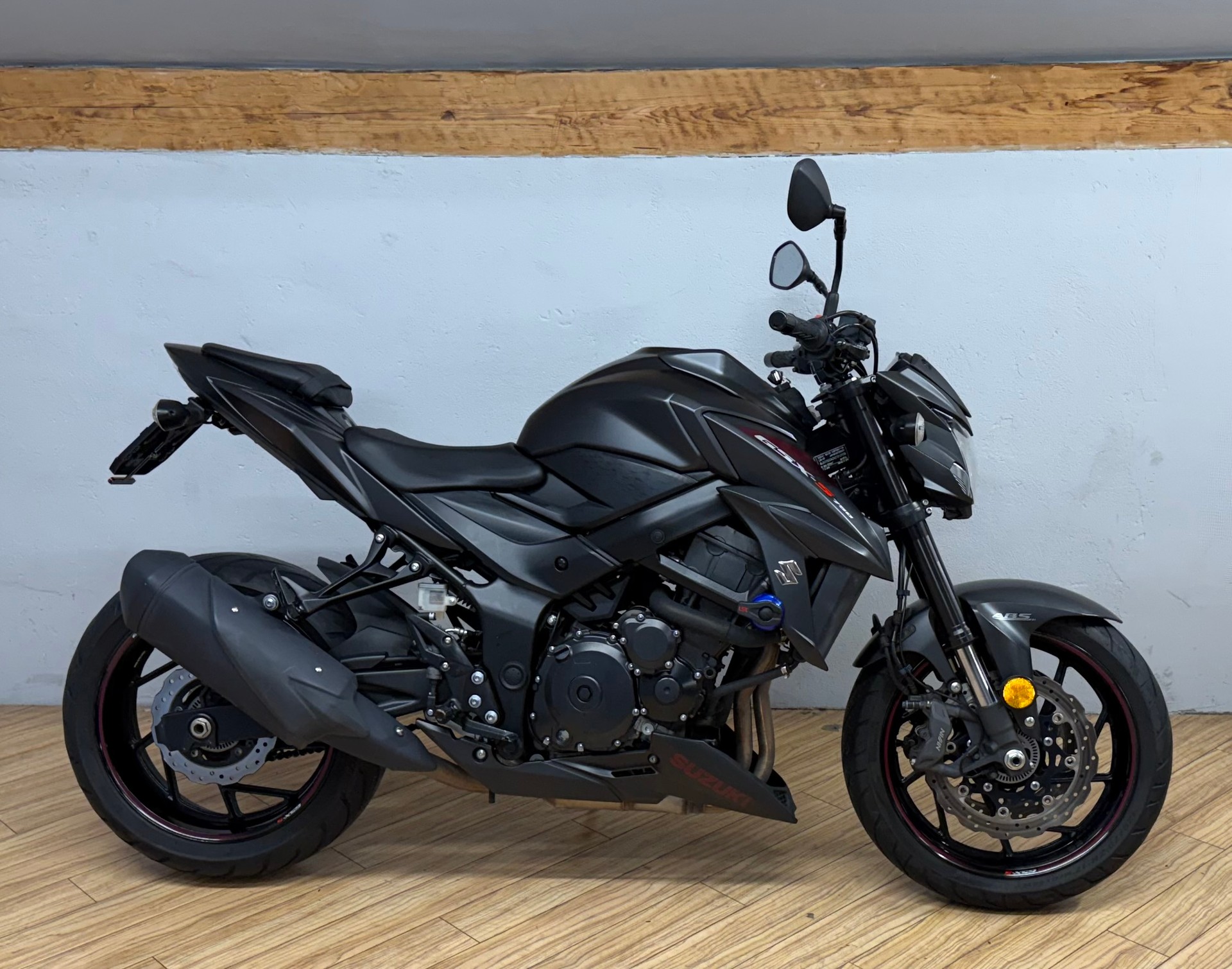 SUZUKI GSX-S 750 ABS-showroom-element-1
