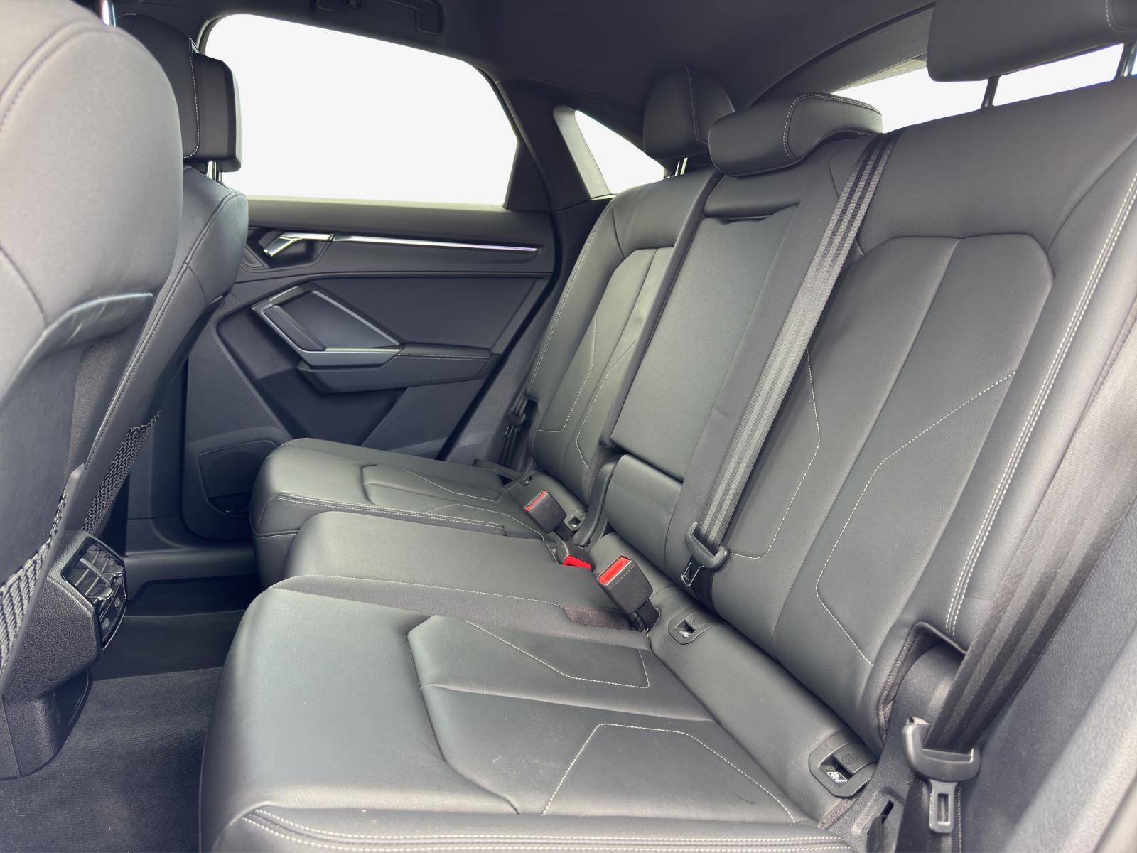 AUDI Q3 Sportback 45 TFSI S line quattro S-tronic-image-11