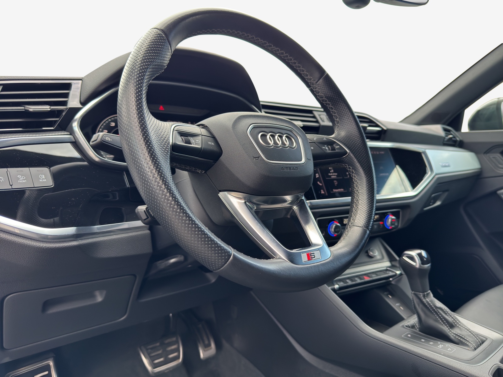 AUDI Q3 Sportback 45 TFSI S line quattro S-tronic-image-9