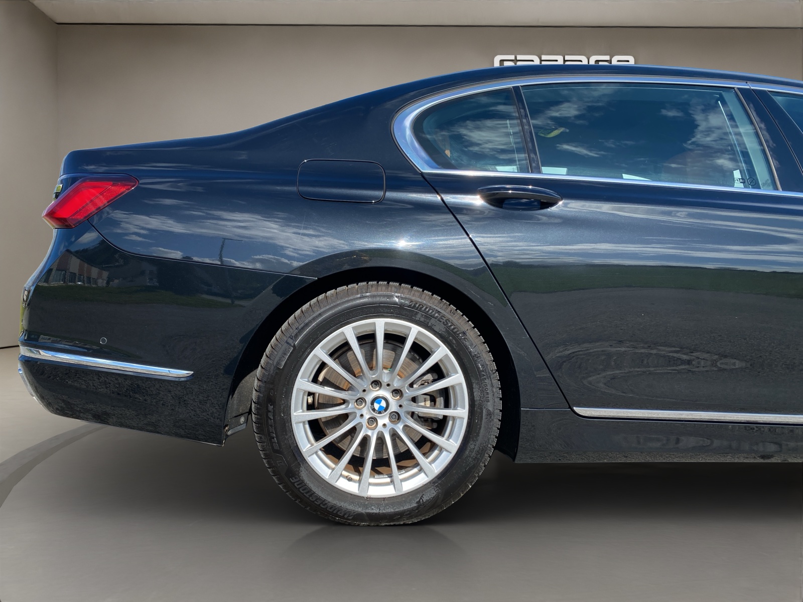 BMW 745Le xDrive Steptronic-image-15