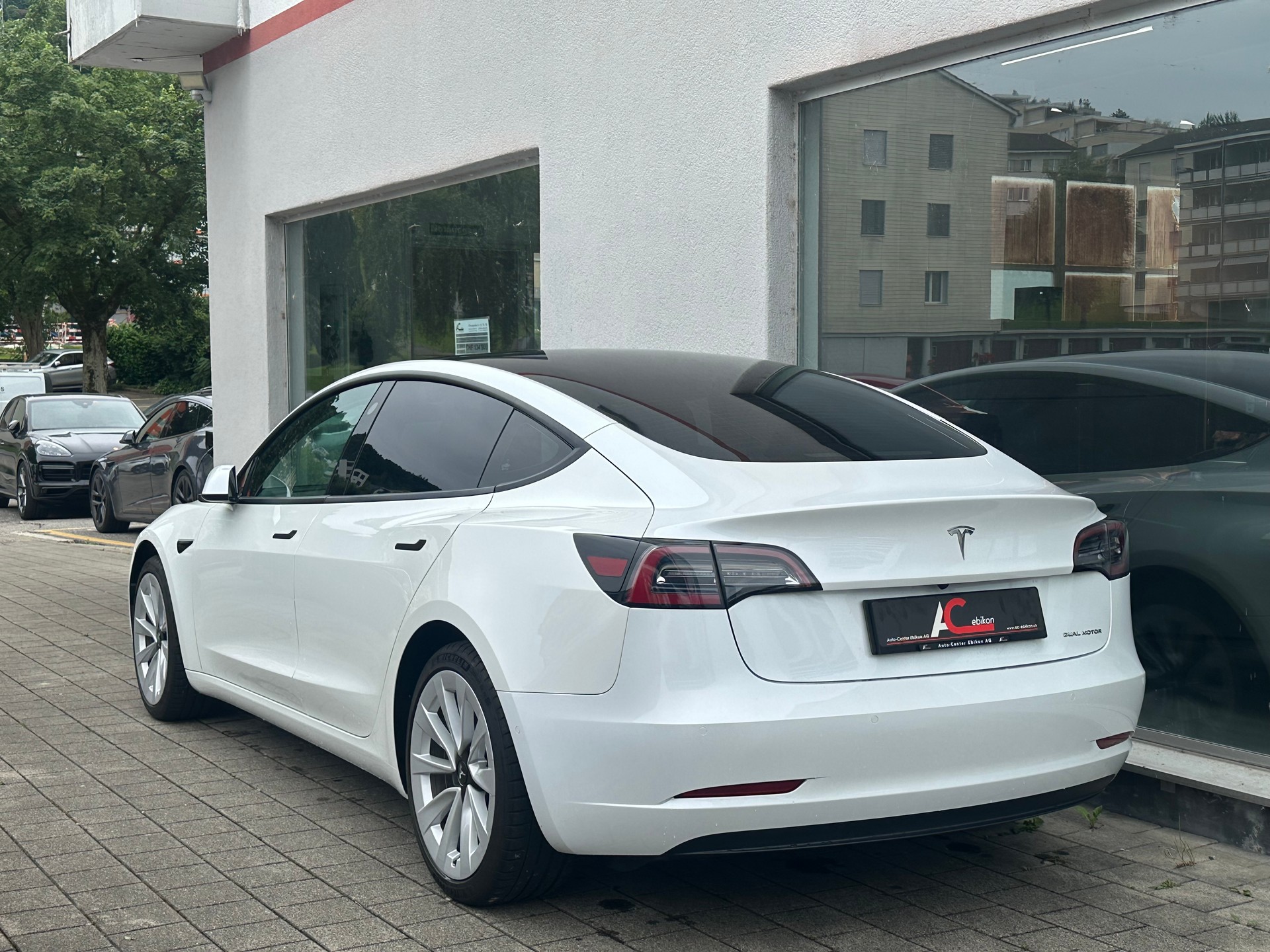 TESLA Model 3 Long Range Dual Motor AWD-image-1