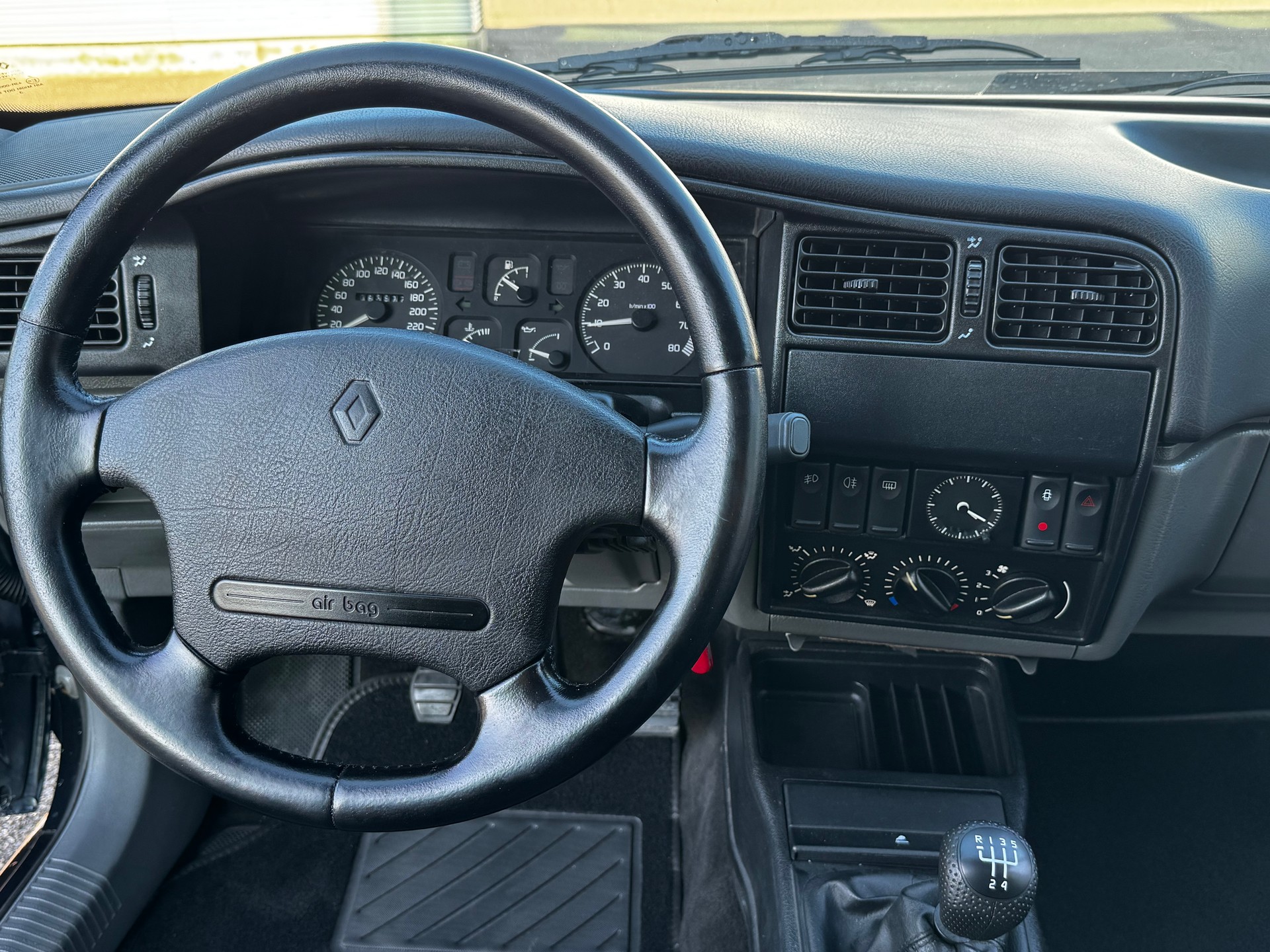 RENAULT R19 Cabrio 1.8 16V VETERANENFAHRZEUG-image-10