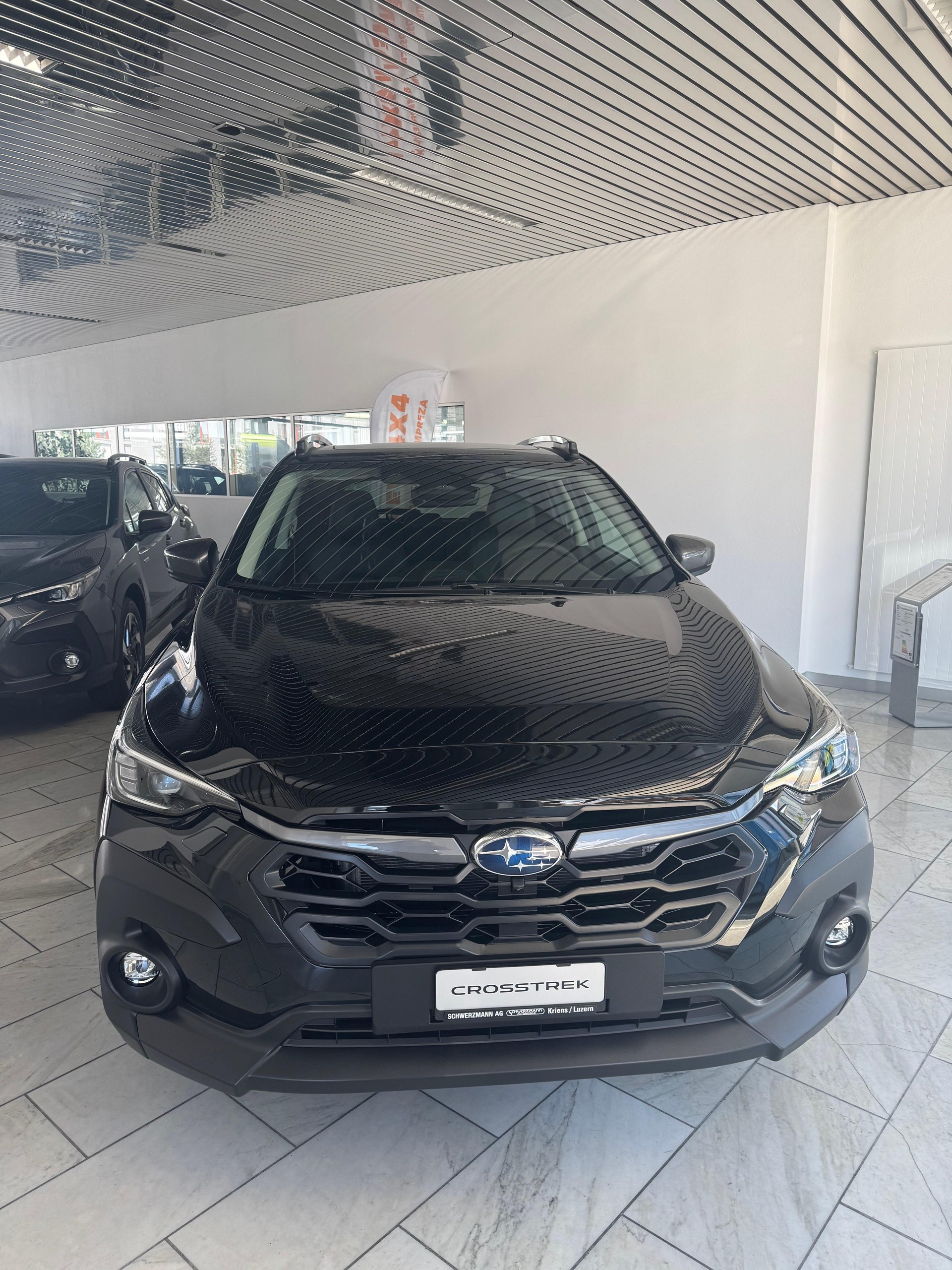 SUBARU Crosstrek 2.0i e-Boxer Luxury-showroom-element-1