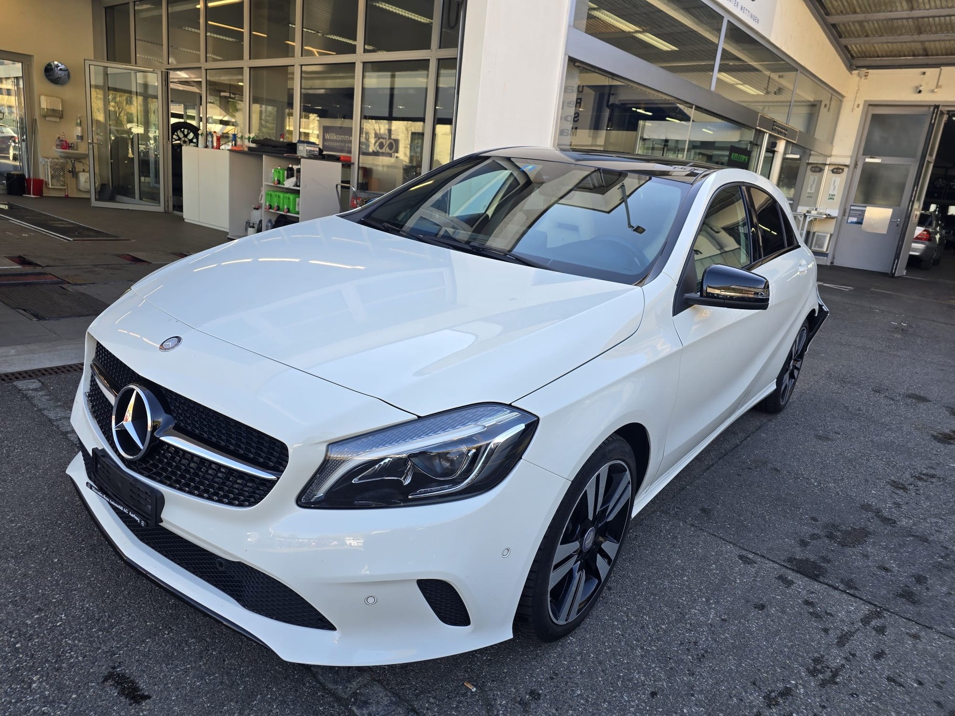 MERCEDES-BENZ A 200 Night Star 7G-DCT-image-1