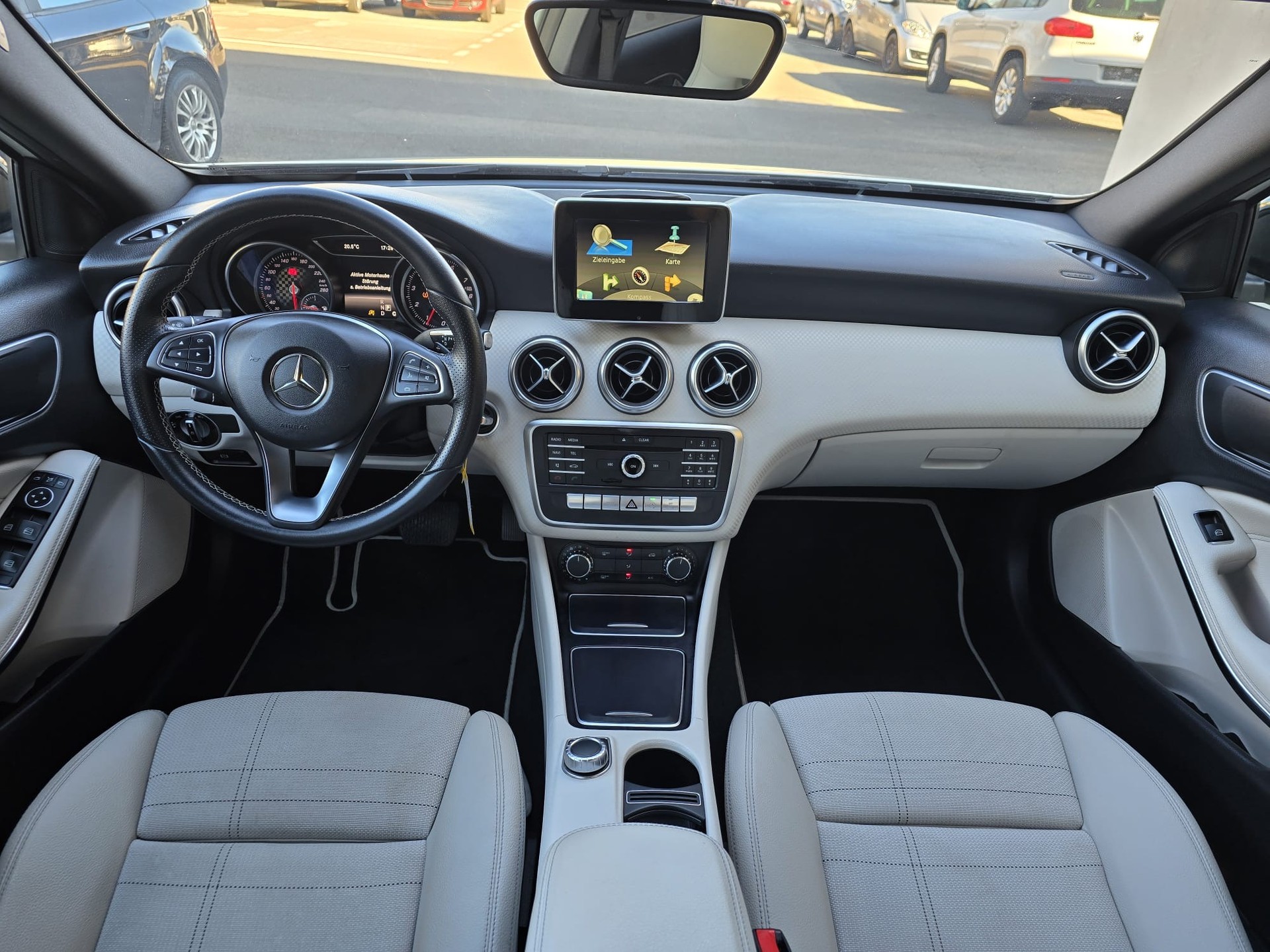 MERCEDES-BENZ A 200 Night Star 7G-DCT-image-13