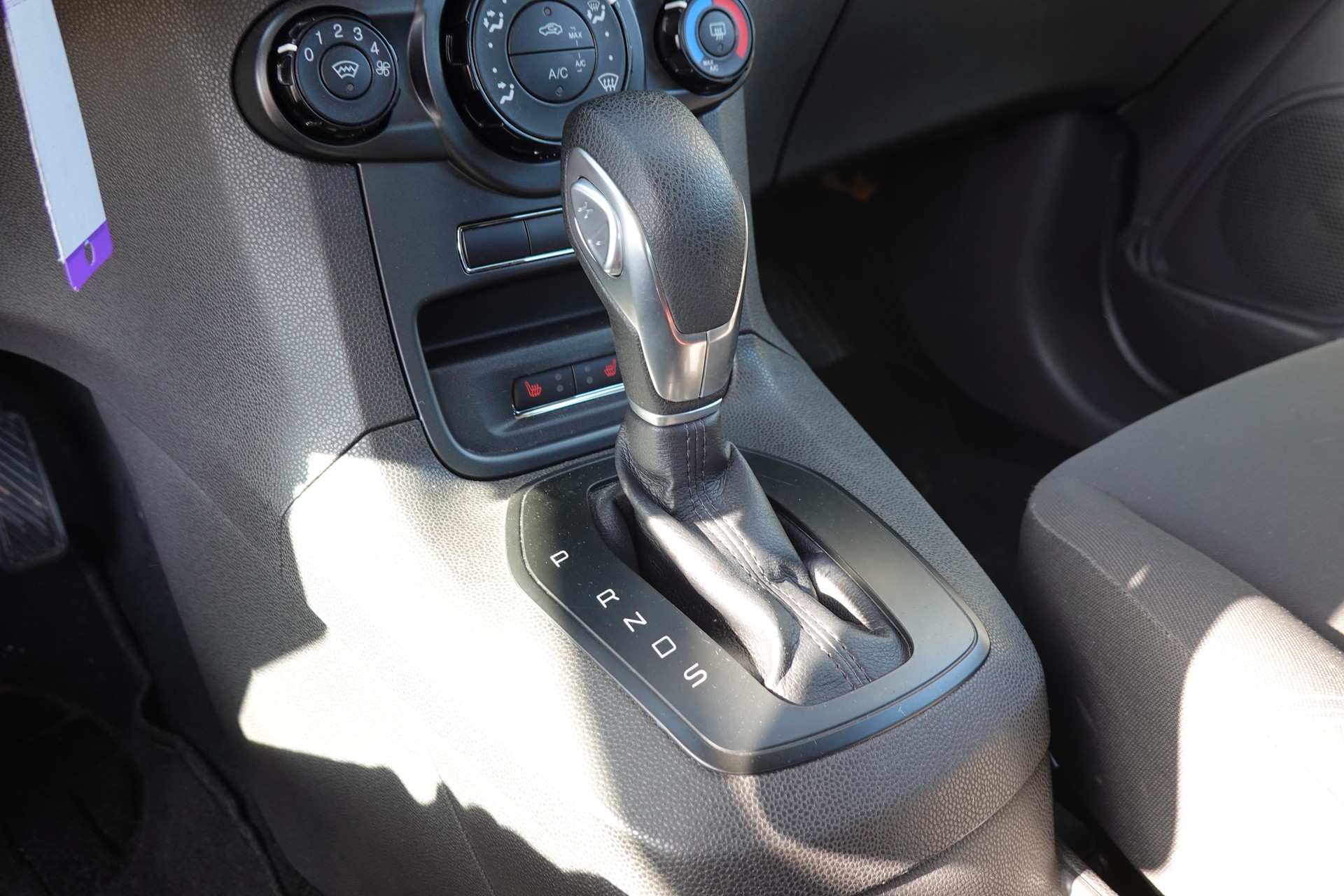 FORD Fiesta 1.0 SCTi Trend PowerShift-image-13