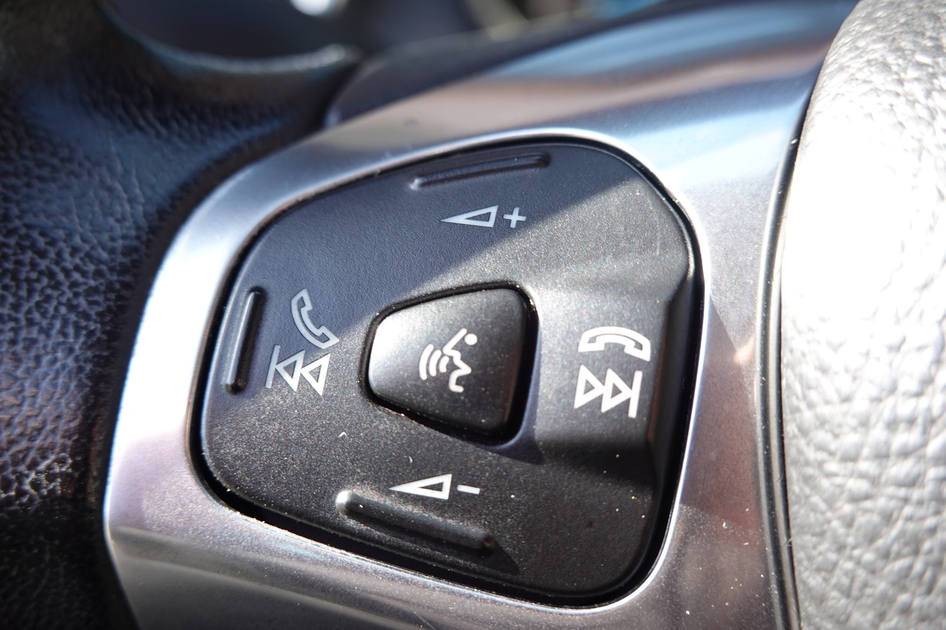 FORD Fiesta 1.0 SCTi Trend PowerShift-image-12