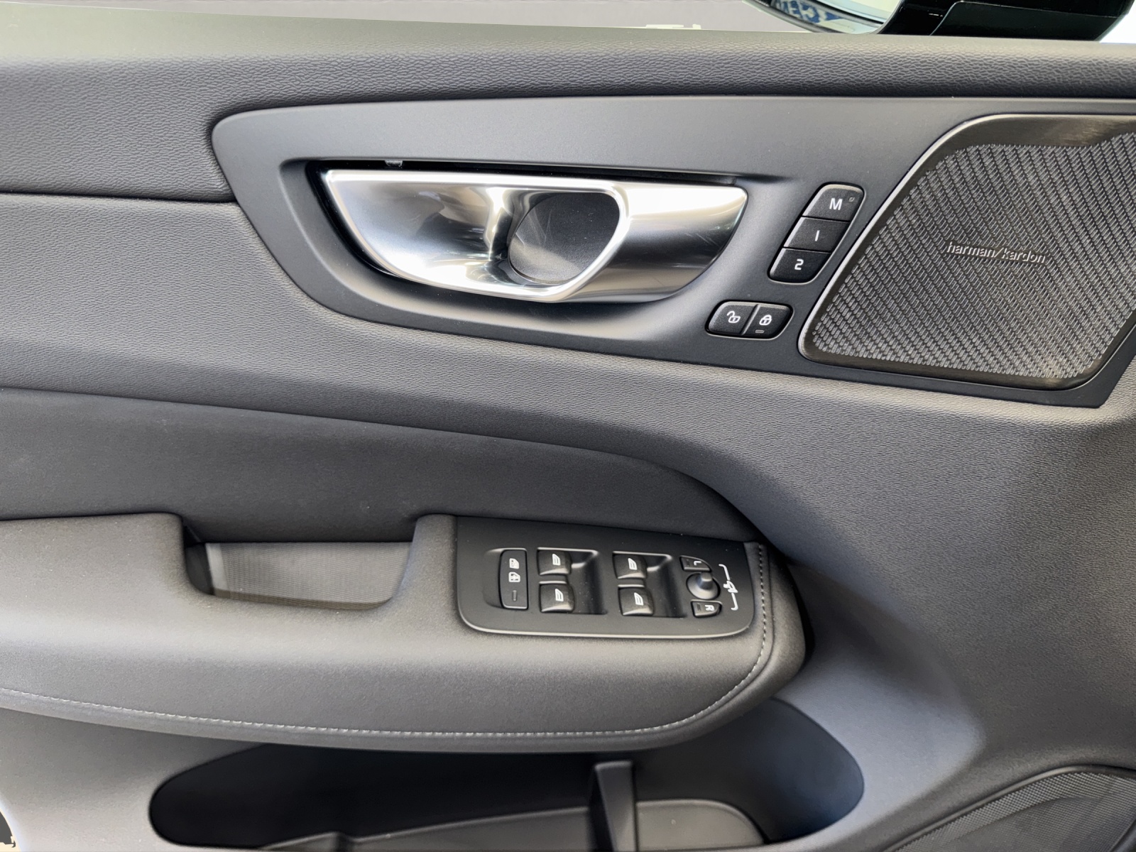 VOLVO XC60 2.0 T8 TE Ultra Dark eAWD-image-15