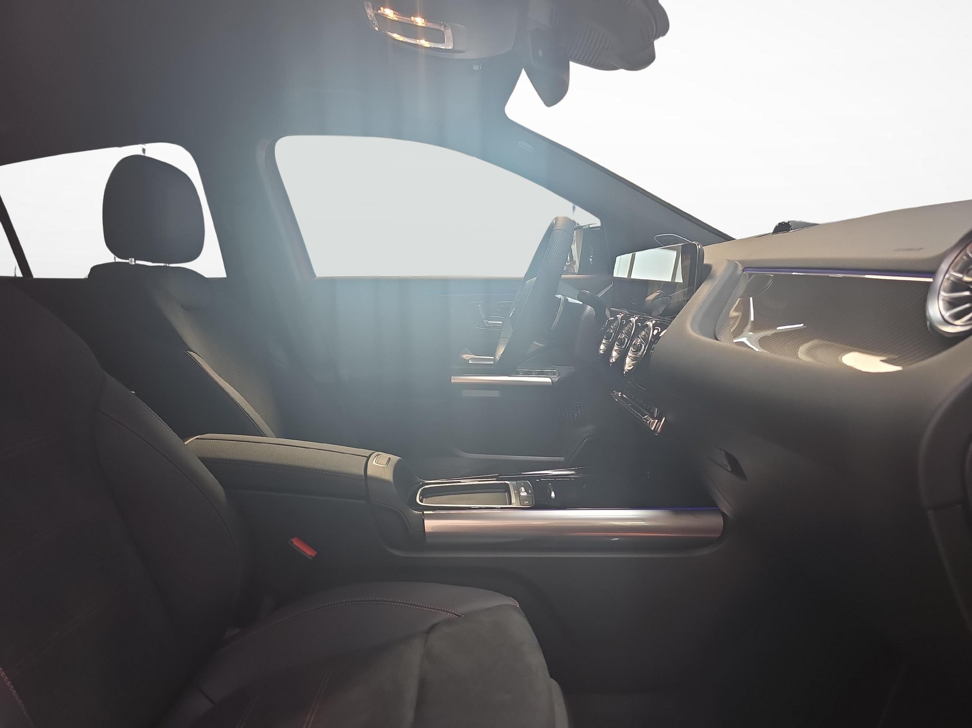 MERCEDES-BENZ GLA 250 e EQ Star AMG Line-image-7