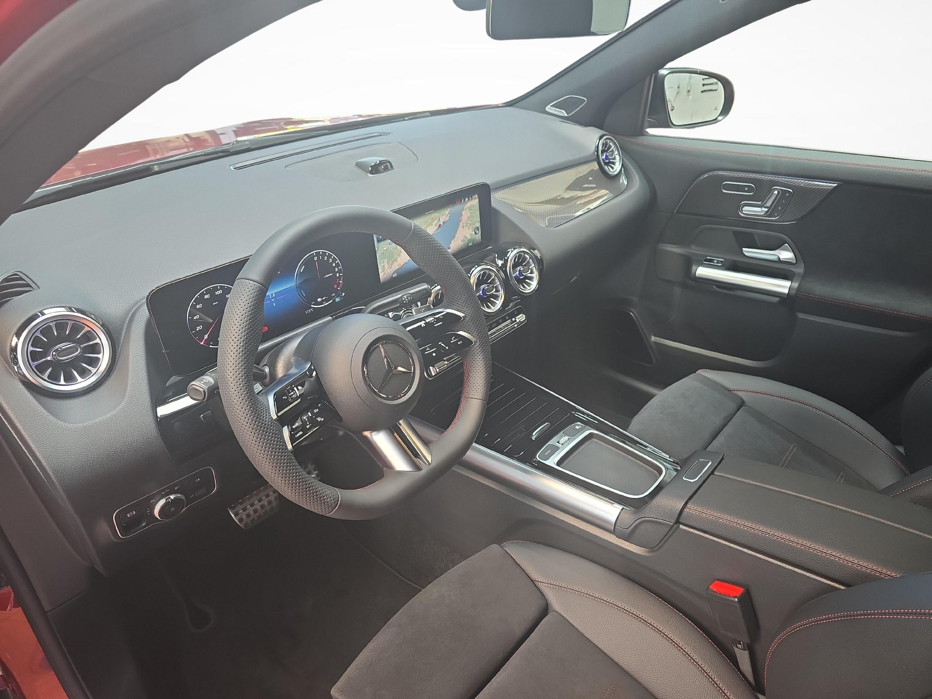 MERCEDES-BENZ GLA 250 e EQ Star AMG Line-image-5