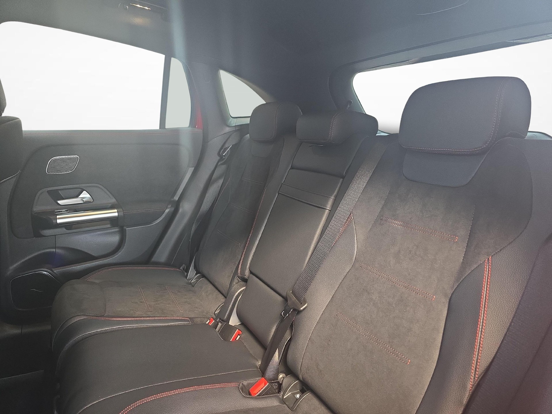 MERCEDES-BENZ GLA 250 e EQ Star AMG Line-image-8