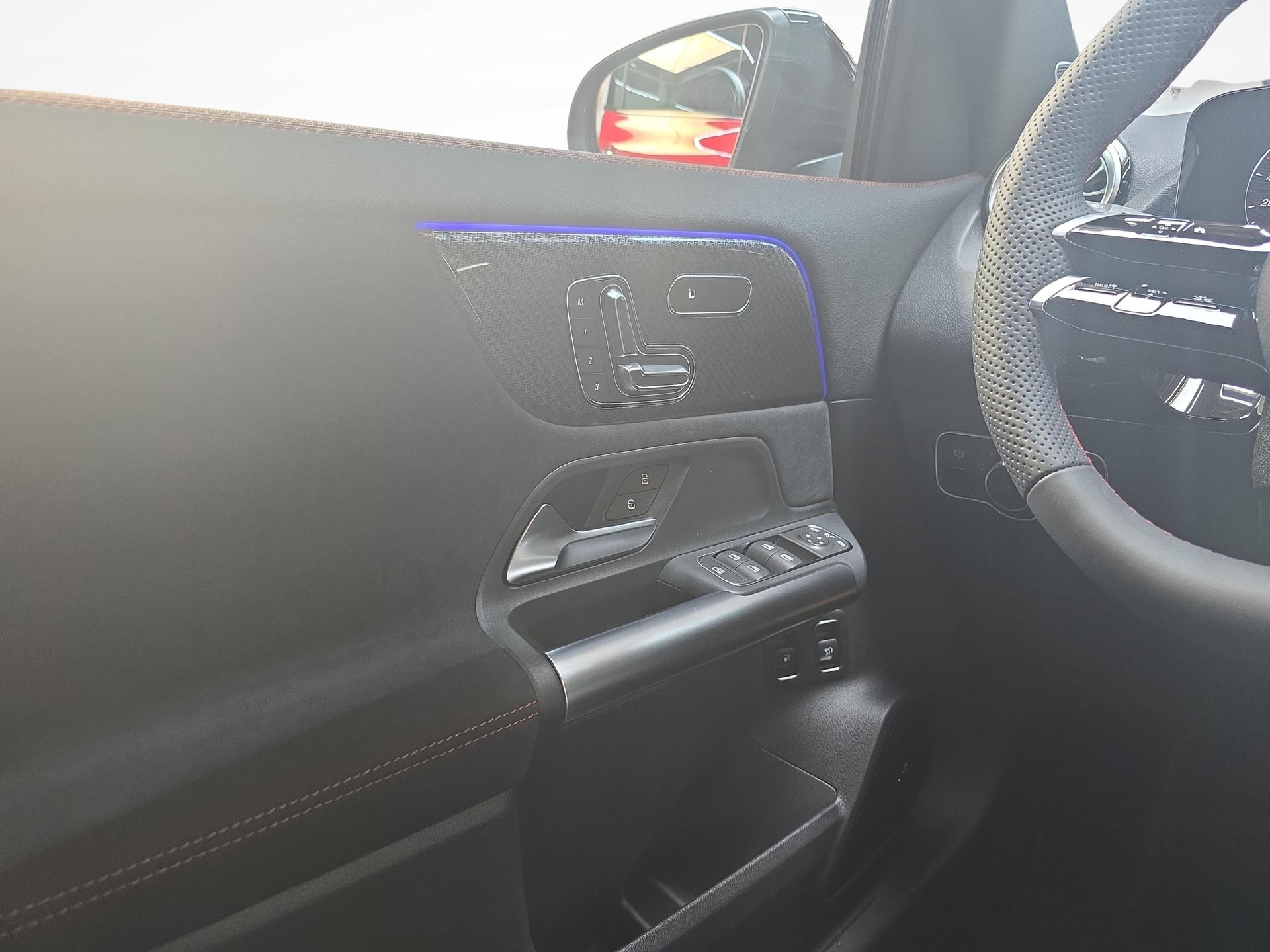 MERCEDES-BENZ GLA 250 e EQ Star AMG Line-image-4