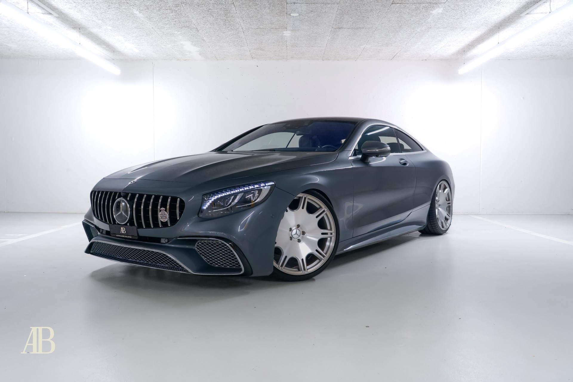 MERCEDES-BENZ S 560 V8 AMG Line Coupé-image-2