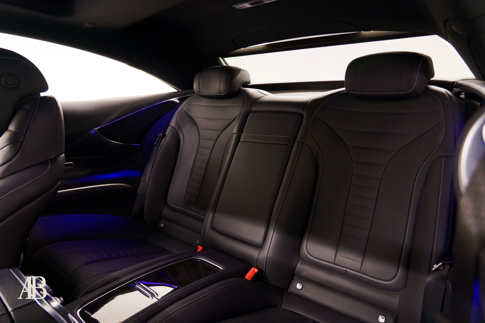 MERCEDES-BENZ S 560 V8 AMG Line Coupé-image-14