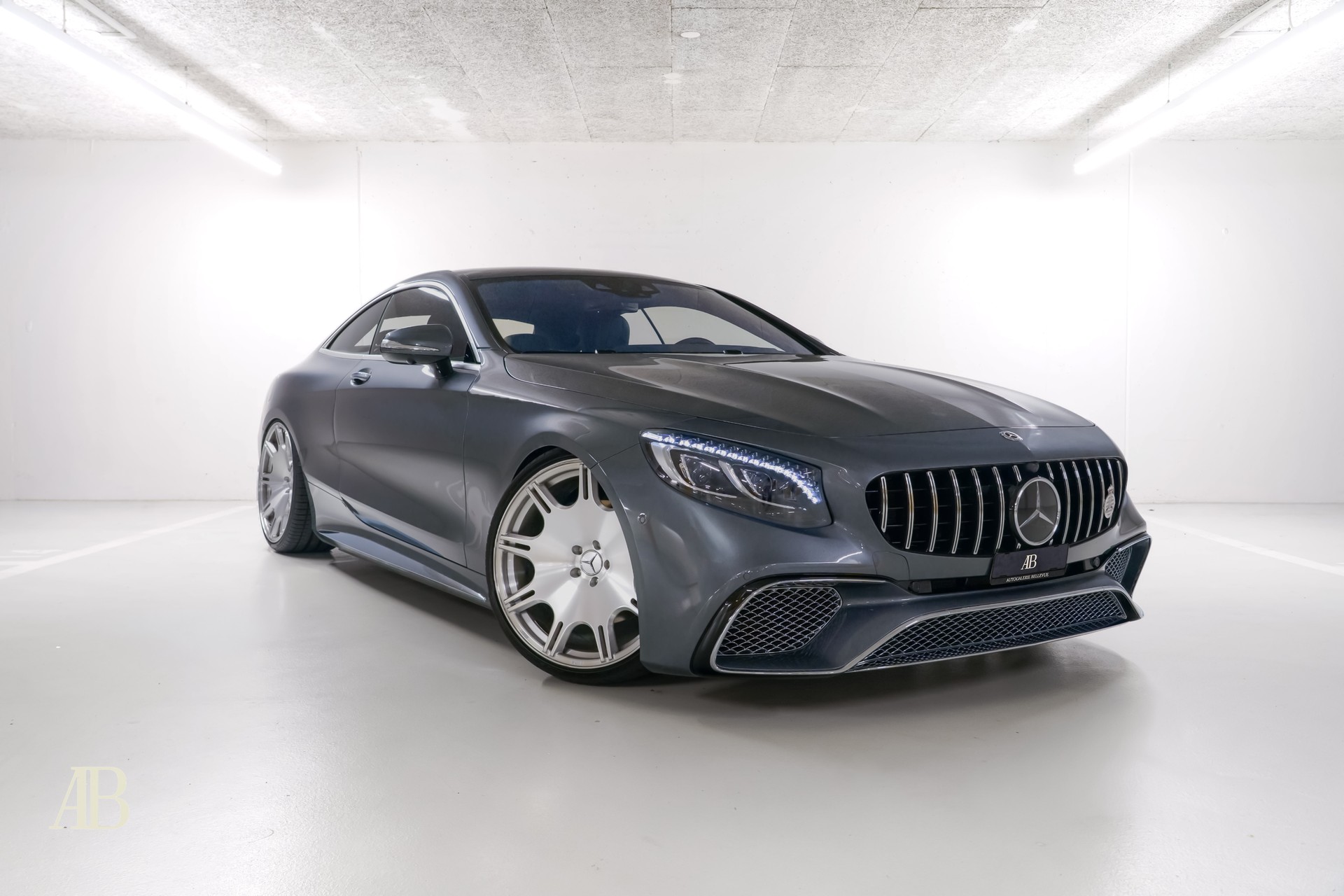 MERCEDES-BENZ S 560 V8 AMG Line Coupé-image-0