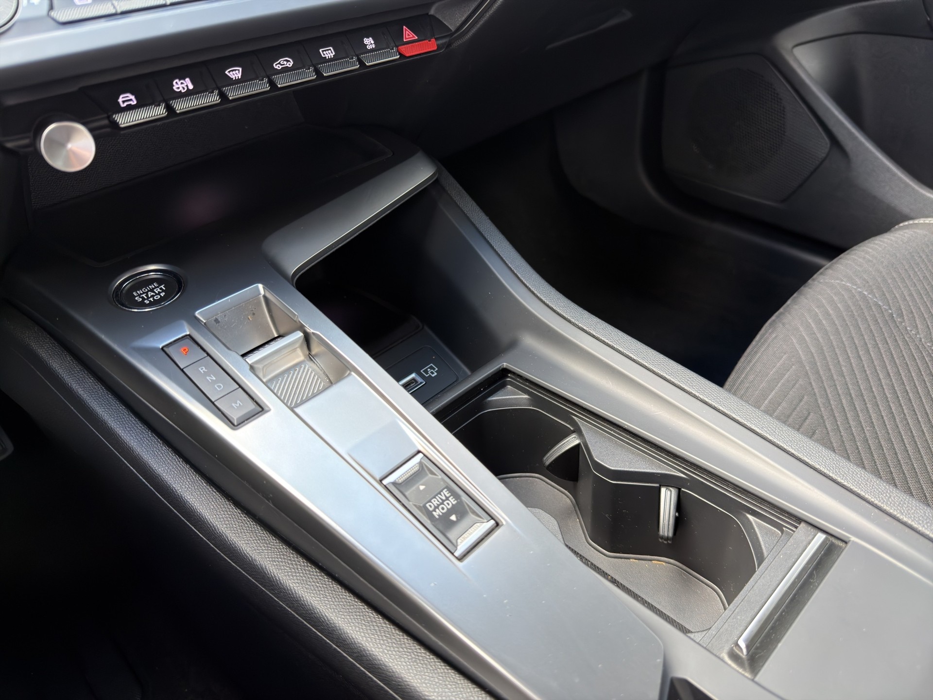 PEUGEOT 308 1.2 Active Pack EAT8-image-10