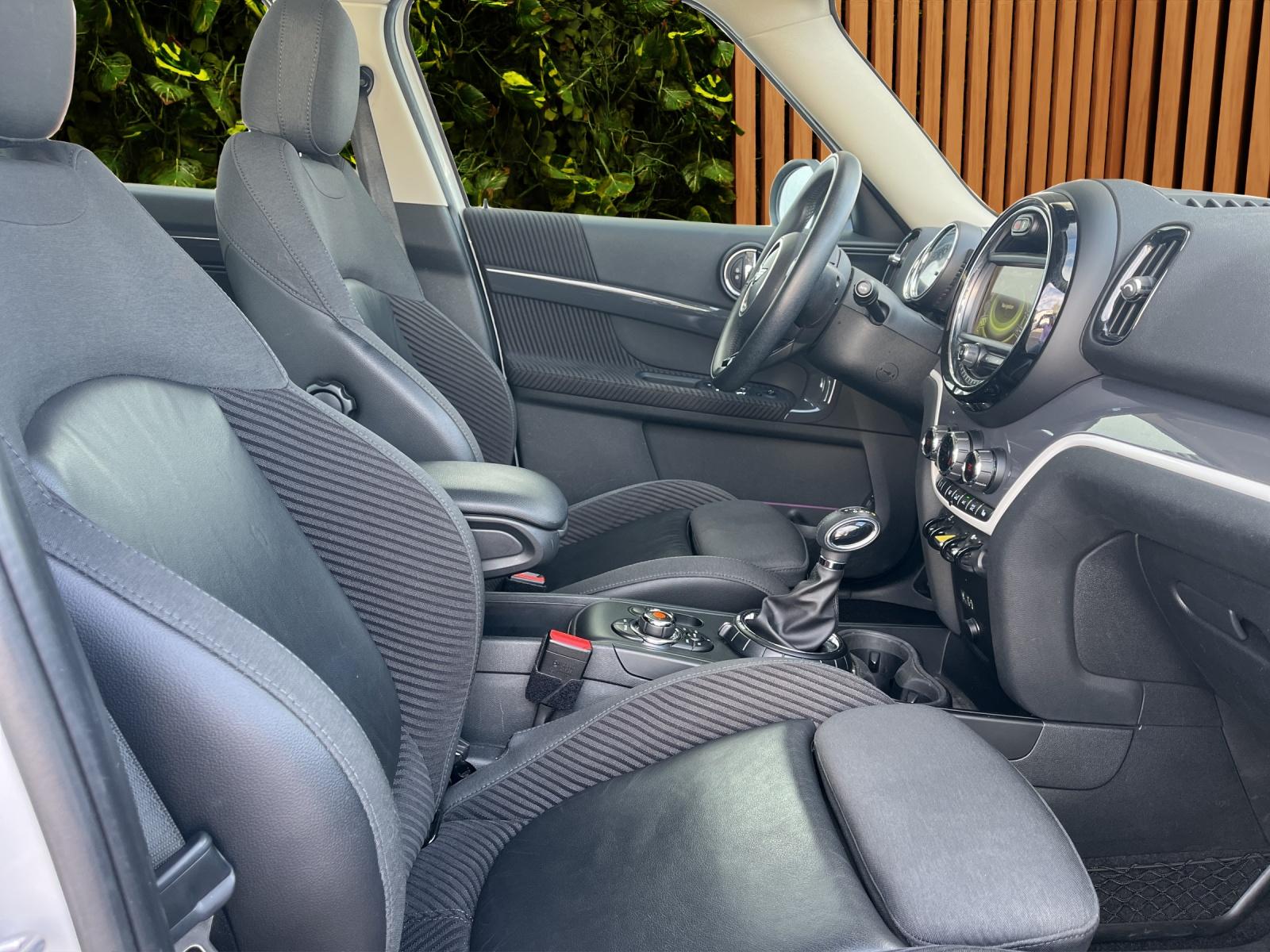 MINI Countryman Cooper SE ALL4 Steptronic (CH)-image-9