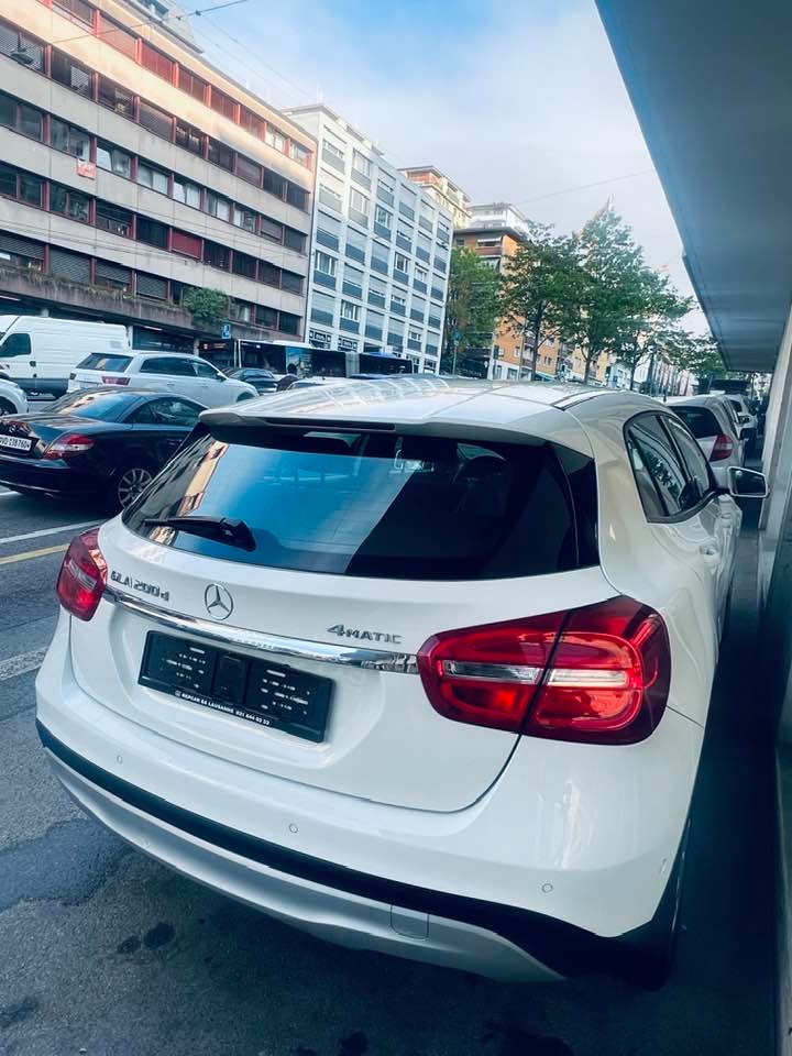 MERCEDES-BENZ GLA 200 CDI Swiss Star Edition 4Matic 7G-DCT-image-8