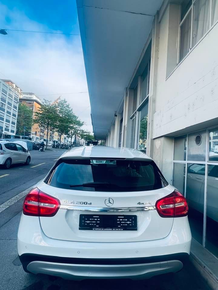 MERCEDES-BENZ GLA 200 CDI Swiss Star Edition 4Matic 7G-DCT-image-9