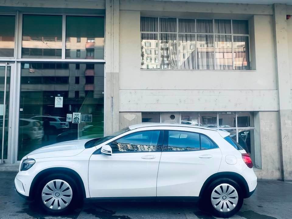 MERCEDES-BENZ GLA 200 CDI Swiss Star Edition 4Matic 7G-DCT