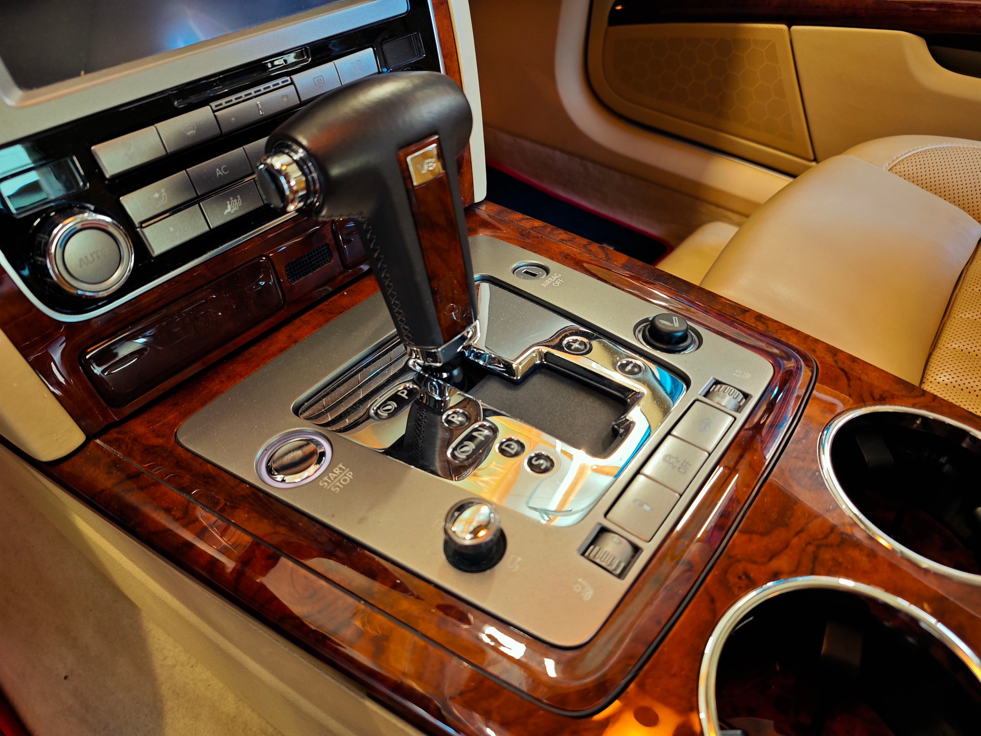 VW PHAETON-image-8