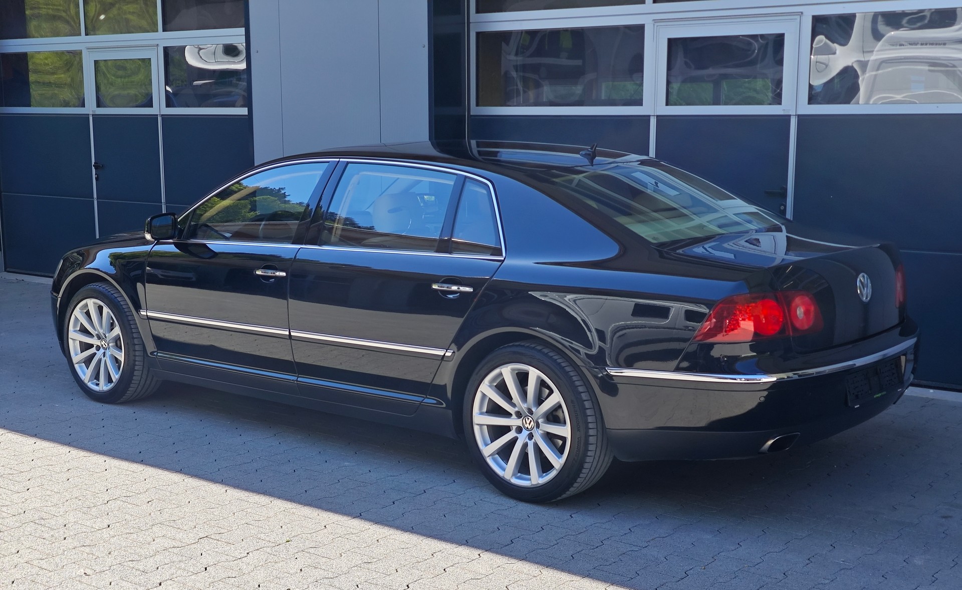 VW PHAETON-image-2
