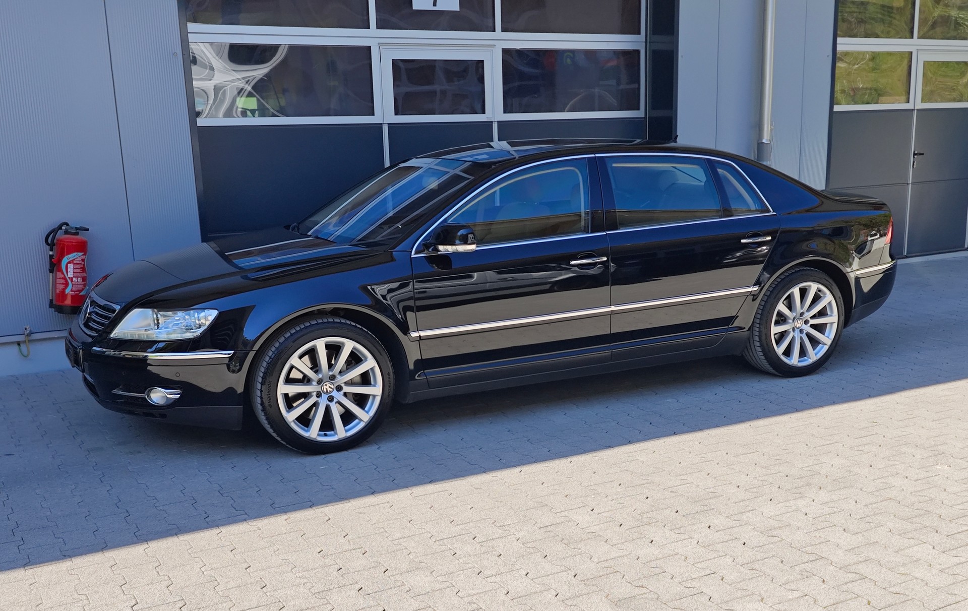 VW PHAETON-image-1