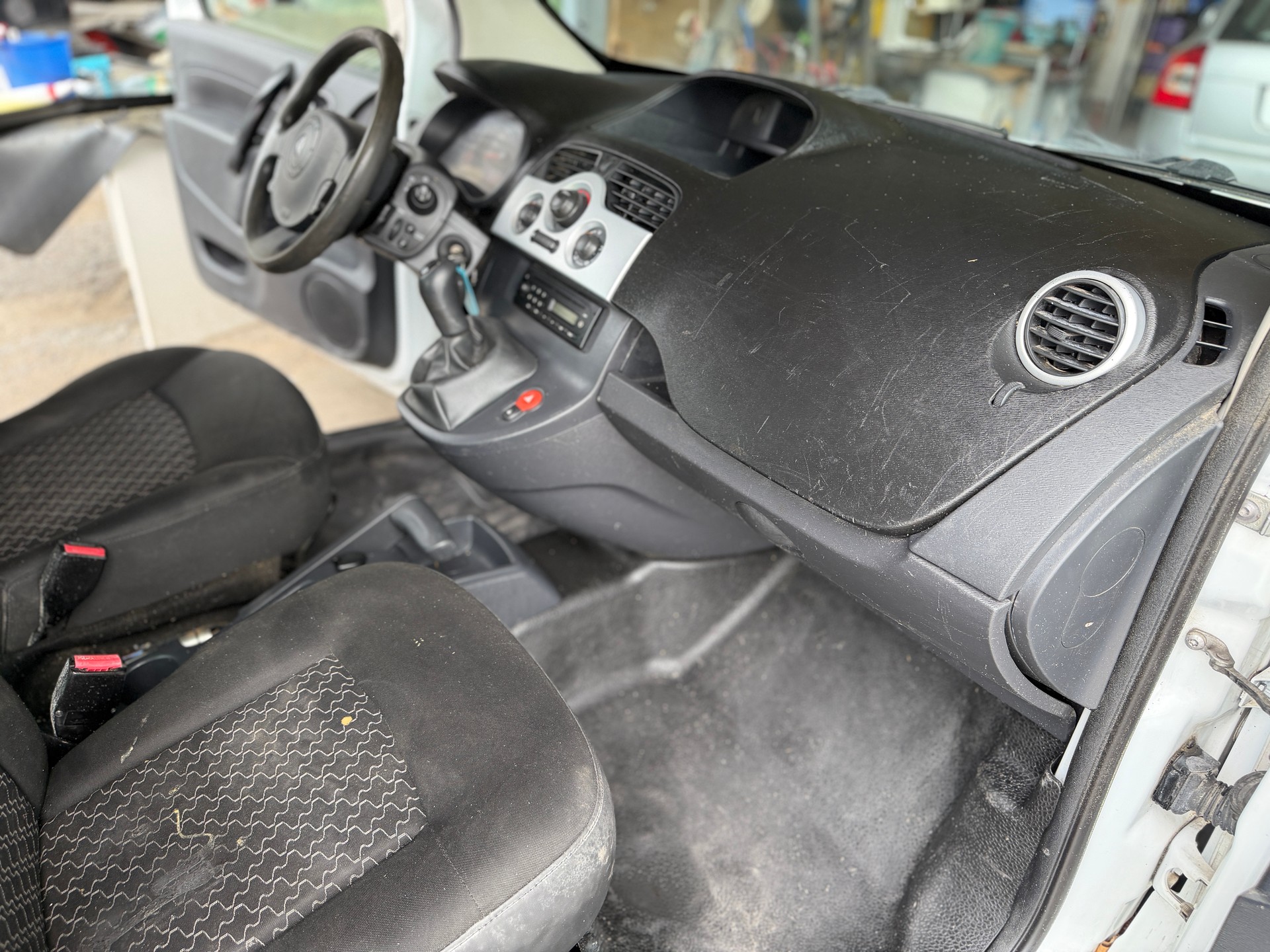 RENAULT Kangoo dCi 90 Business Klima-image-9