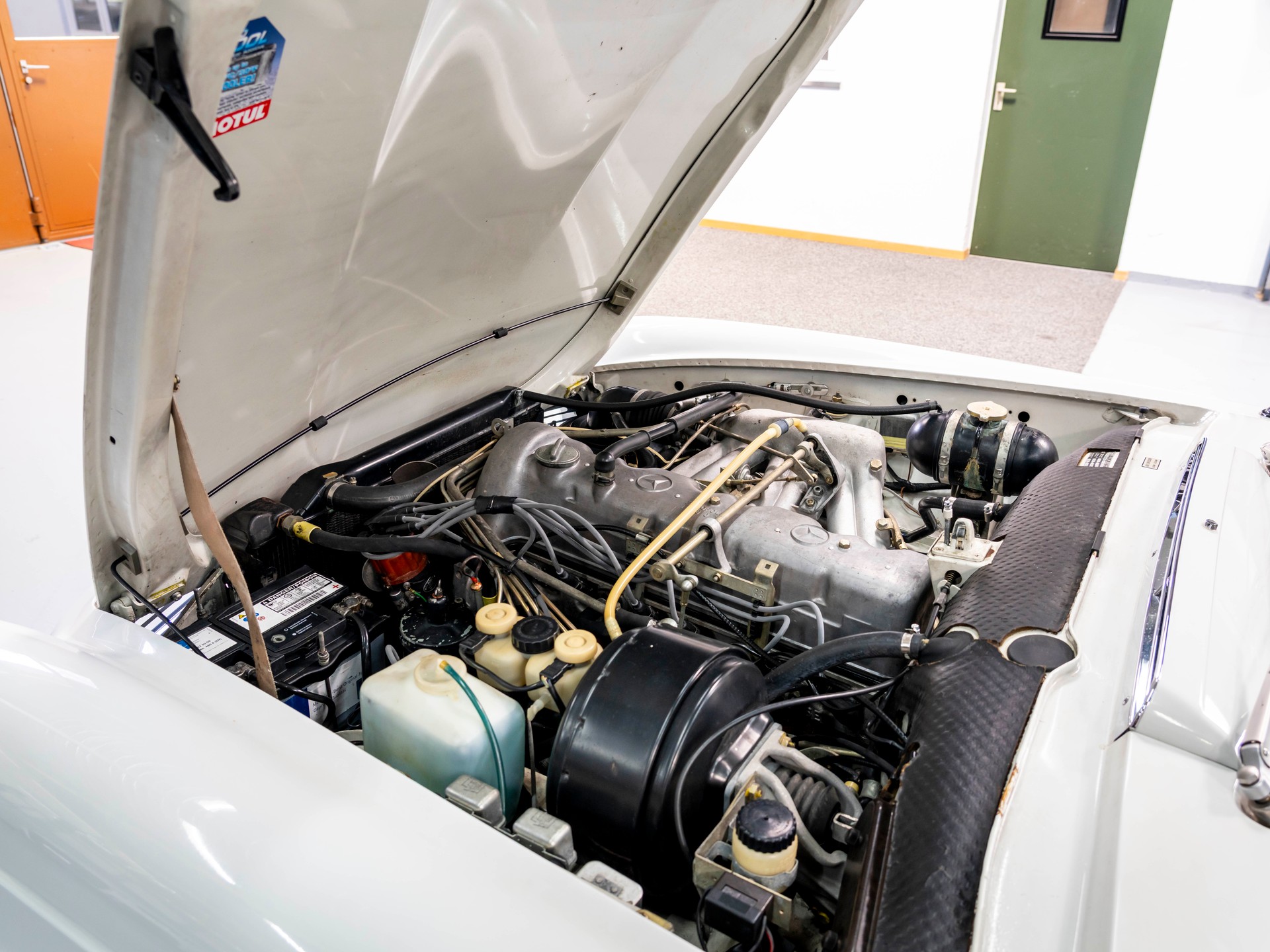 MERCEDES-BENZ SL 280 Pagode-image-29