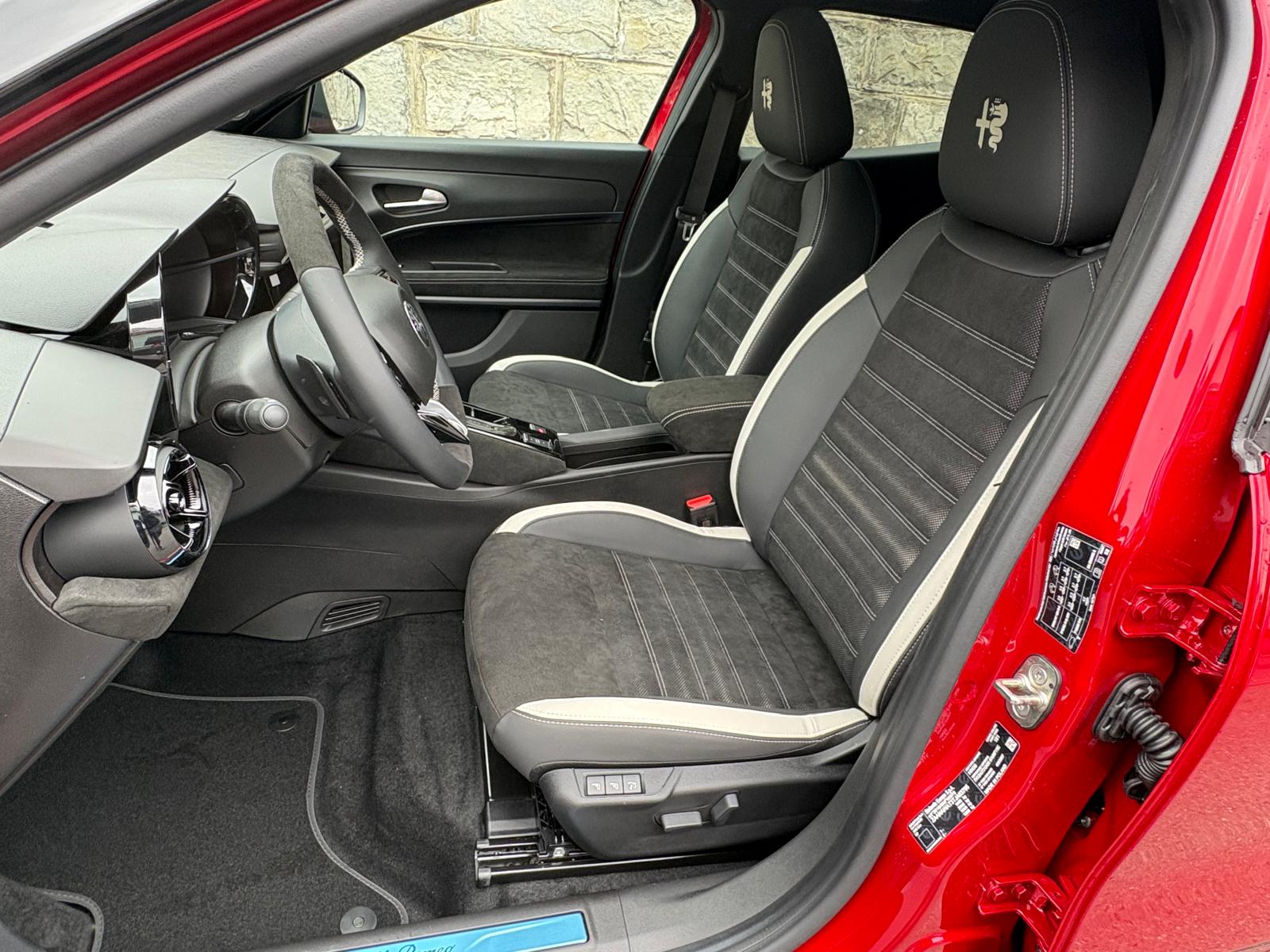 ALFA ROMEO Junior 1.2 48V Hybrid Q4 Sport Spéciale-image-6
