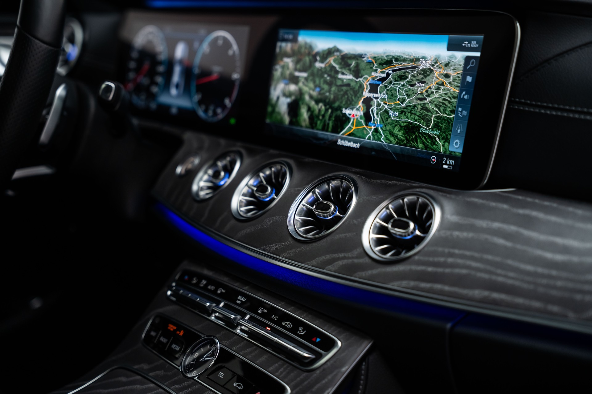 MERCEDES-BENZ CLS 350 d AMG Line 4Matic 9G-Tronic-image-17