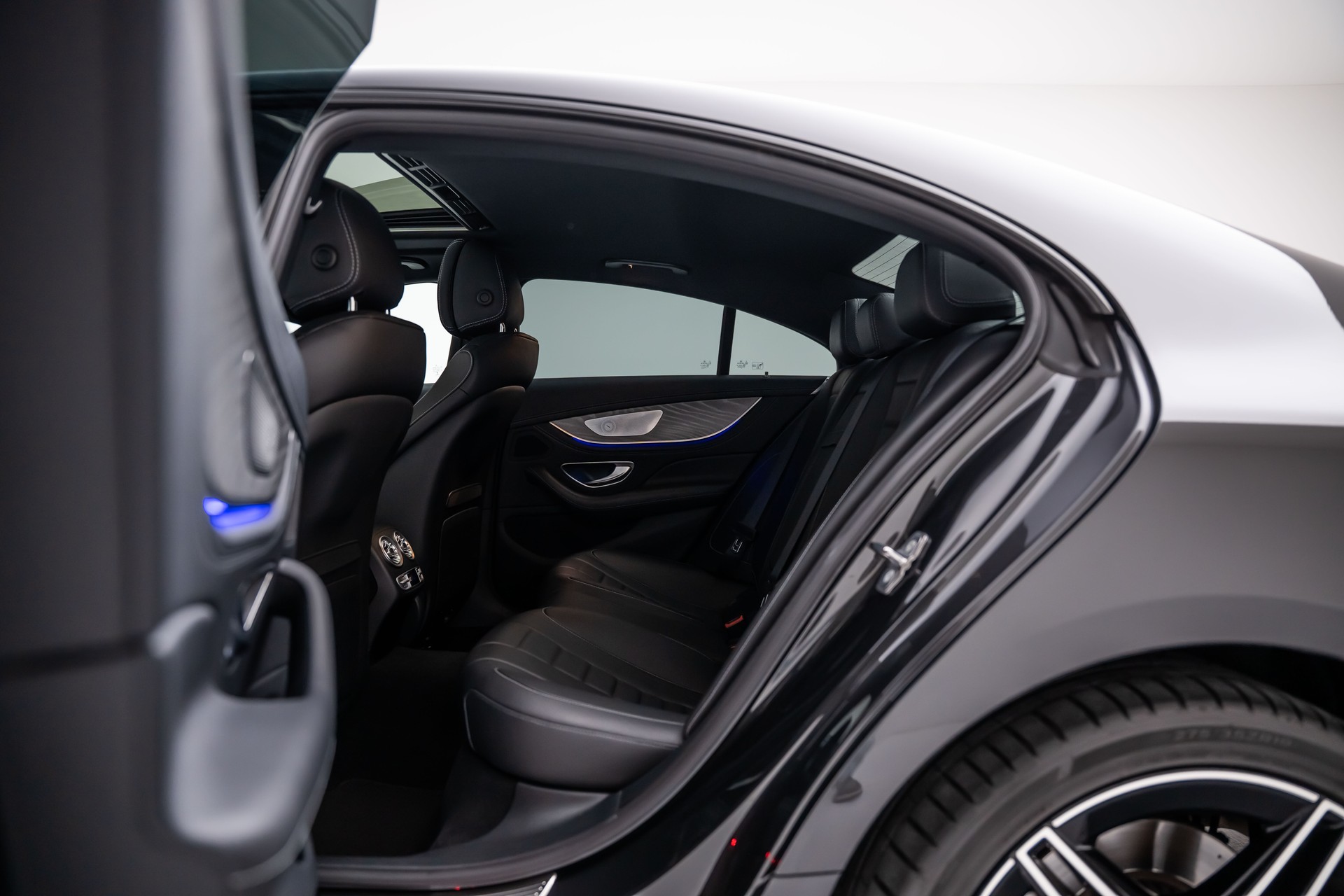 MERCEDES-BENZ CLS 350 d AMG Line 4Matic 9G-Tronic-image-22