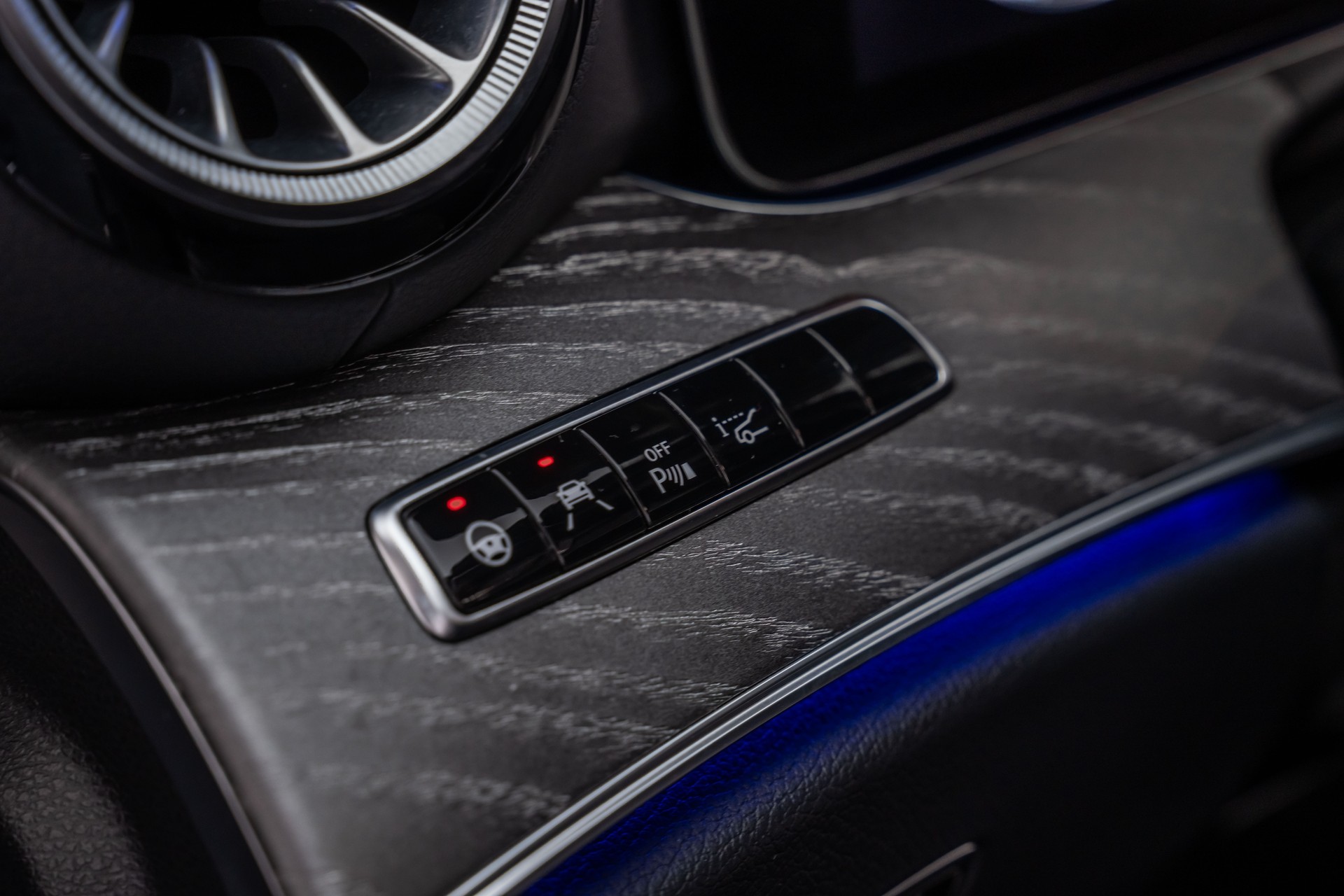 MERCEDES-BENZ CLS 350 d AMG Line 4Matic 9G-Tronic-image-13